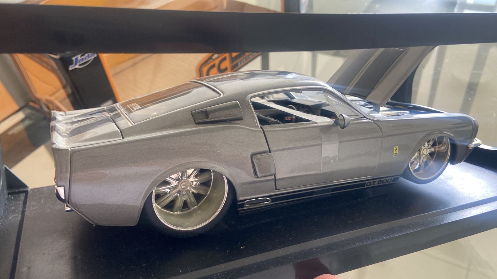 hobby y coleccion - carro a escala 1:18 edicion especial mustang shelby 69  3