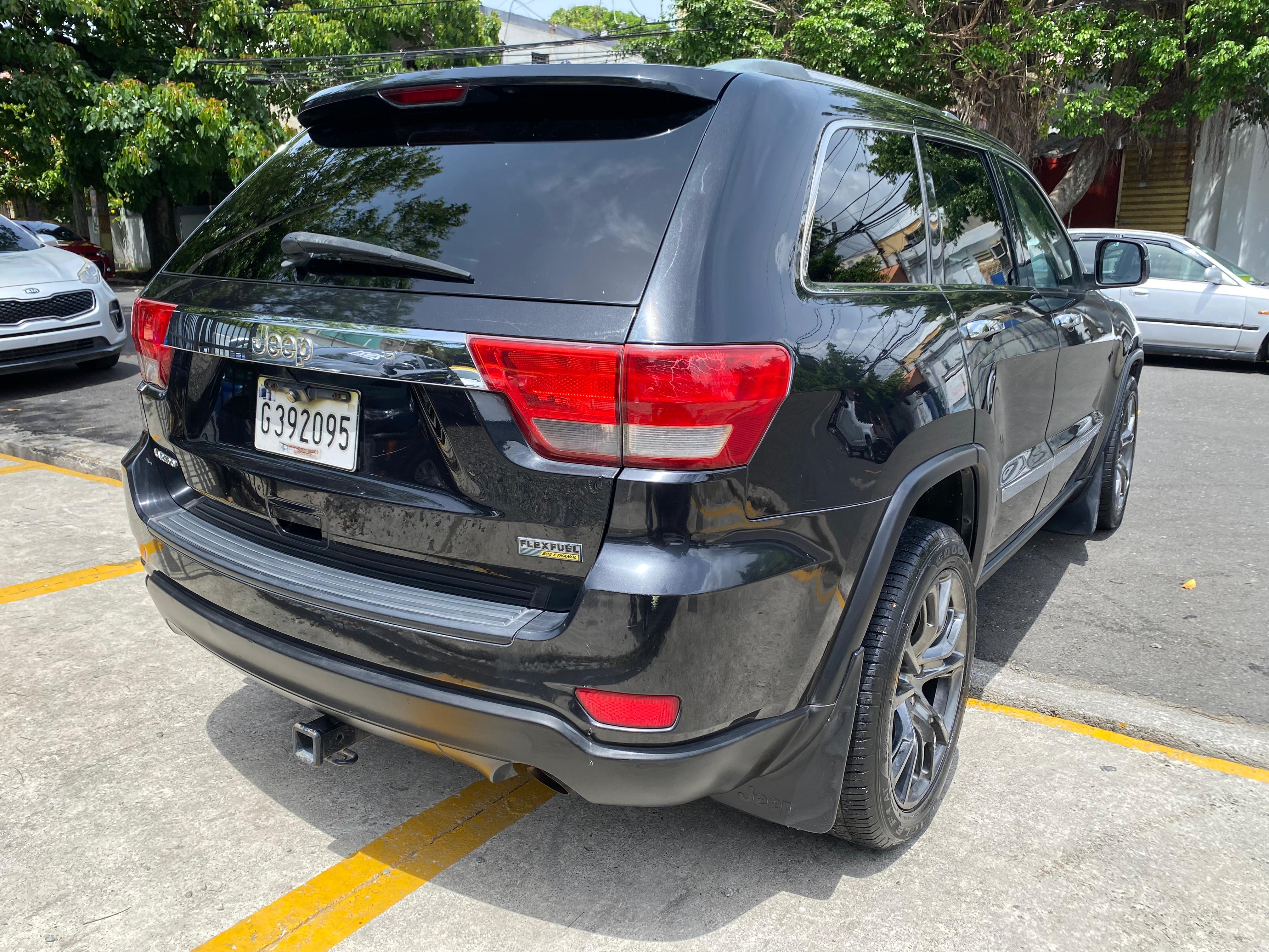 jeepetas y camionetas - Vendo JEEP, Gran cherokee, Excelente condicion 2