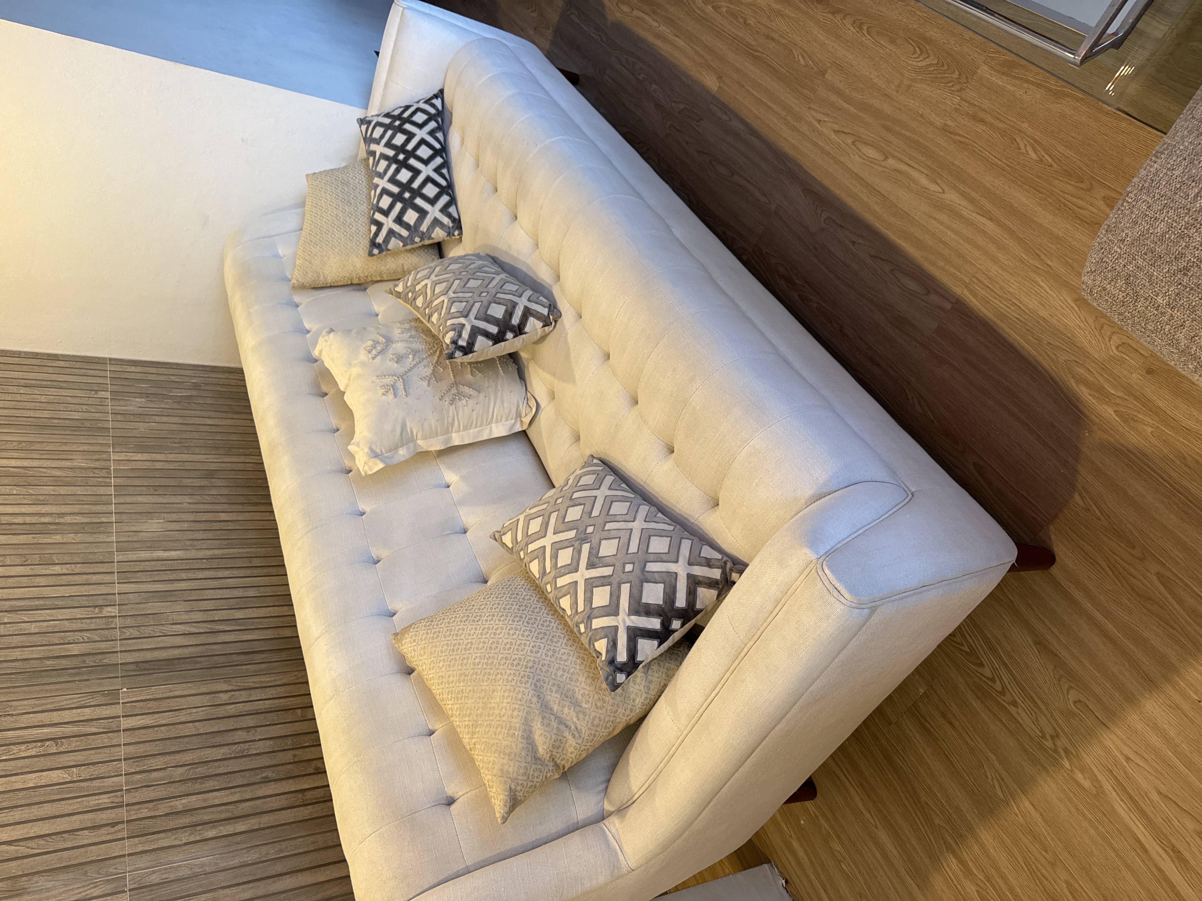muebles y colchones - Vendo sofa de 3 plazas crema de ilumel 1