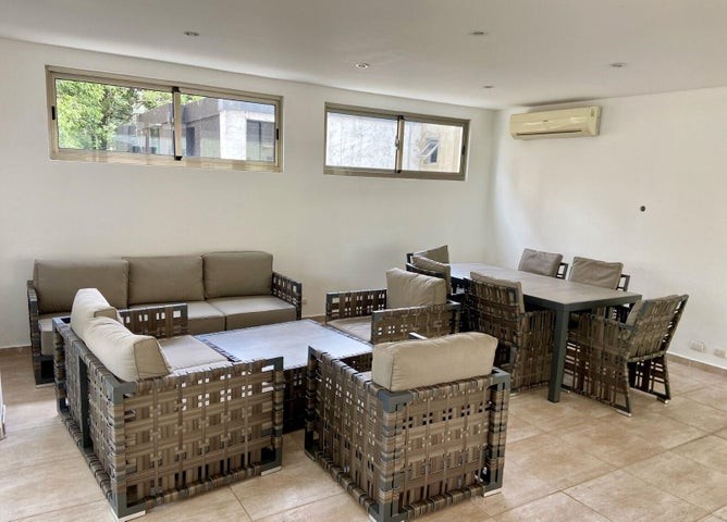 apartamentos - Apartamento en venta Evaristo Morales #24-872 piso medio, amplio, cuarto de serv 5