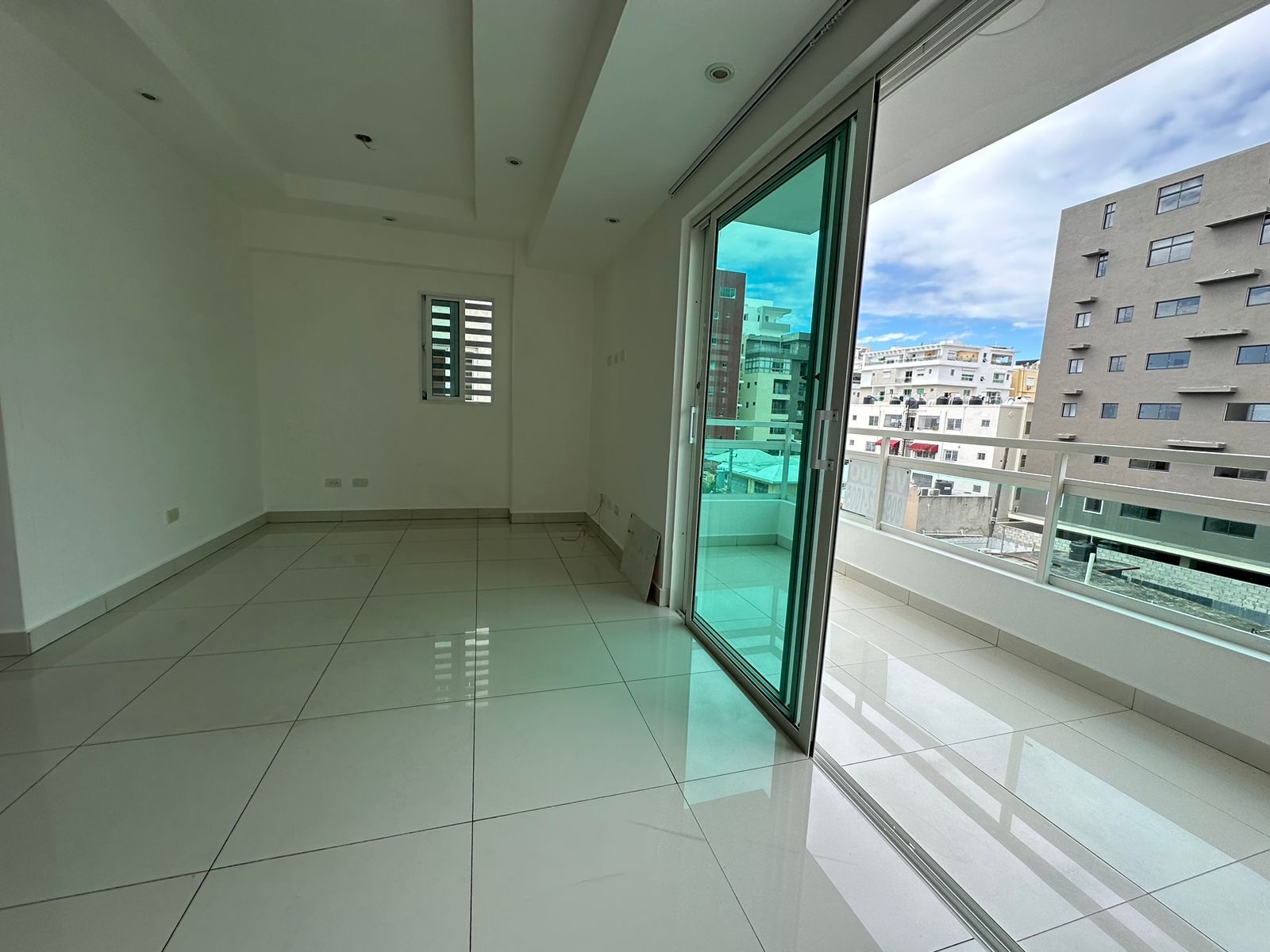 apartamentos - *MIRADOR SUR:  VENTA APTO; 4to. piso, 110 metros,  2