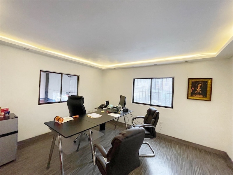 oficinas y locales comerciales - Nave en el Quisqueya  4