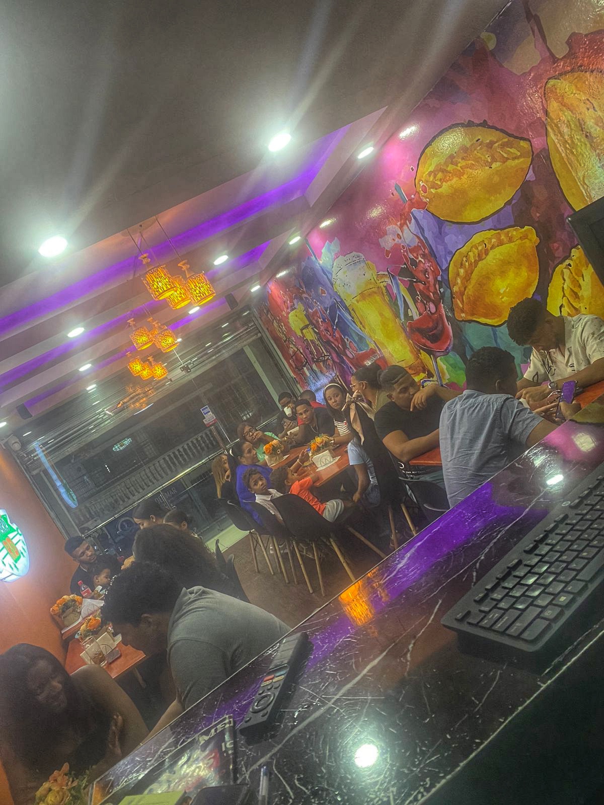 negocios en venta - RESTAURANTE EQUIPADO EN VENTA /PUNTO COMERCIAL