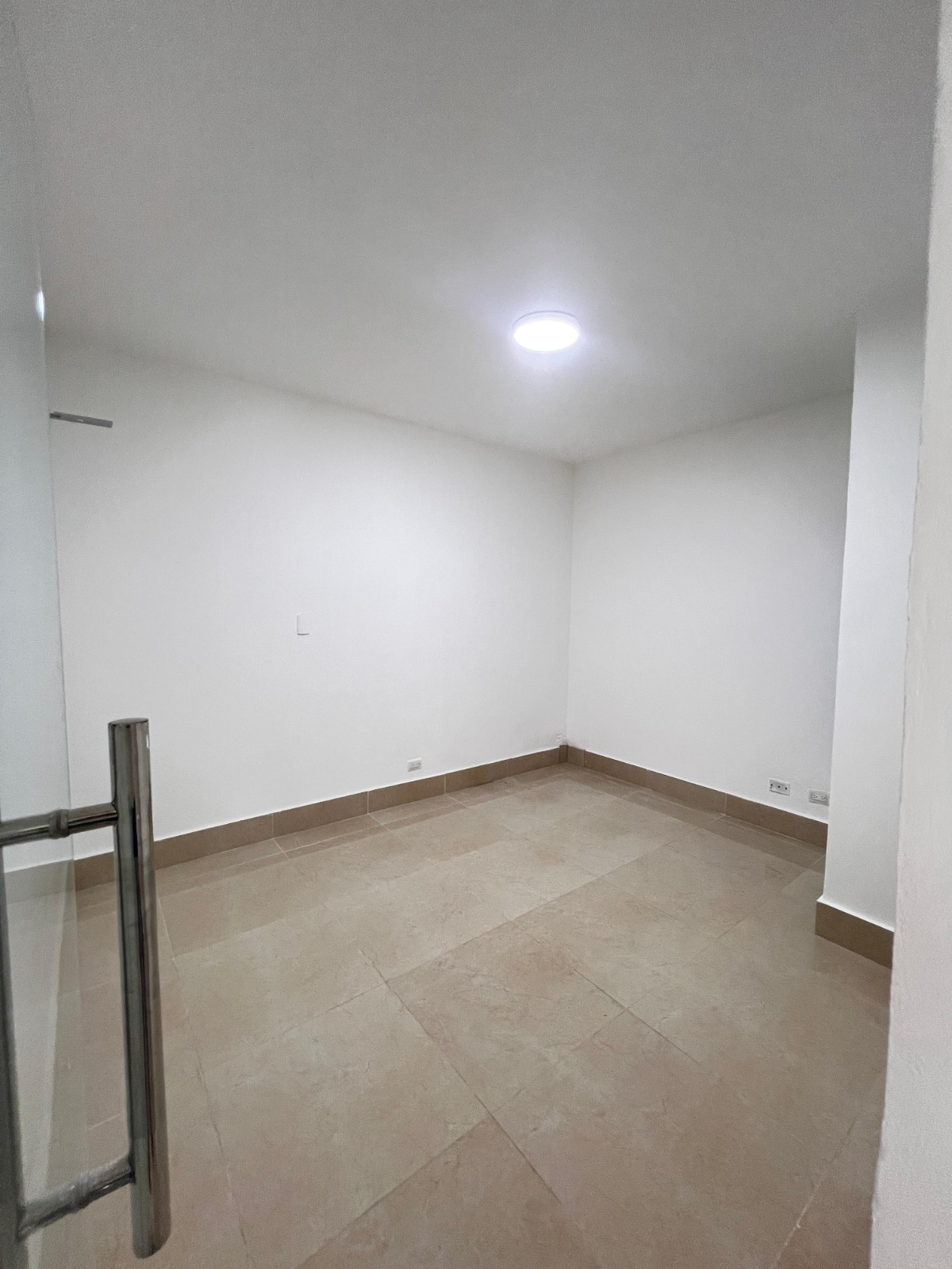 oficinas y locales comerciales - Local en Alquiler en Avenida Los Proceres!  3