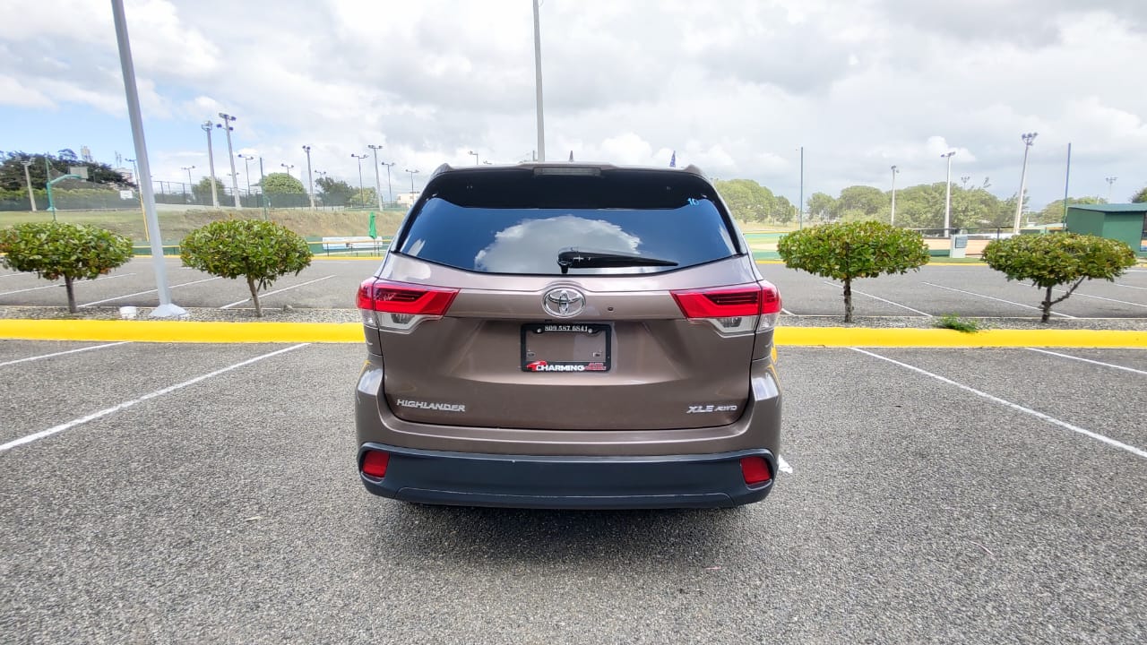 jeepetas y camionetas - Toyota higlander xle 2018 5