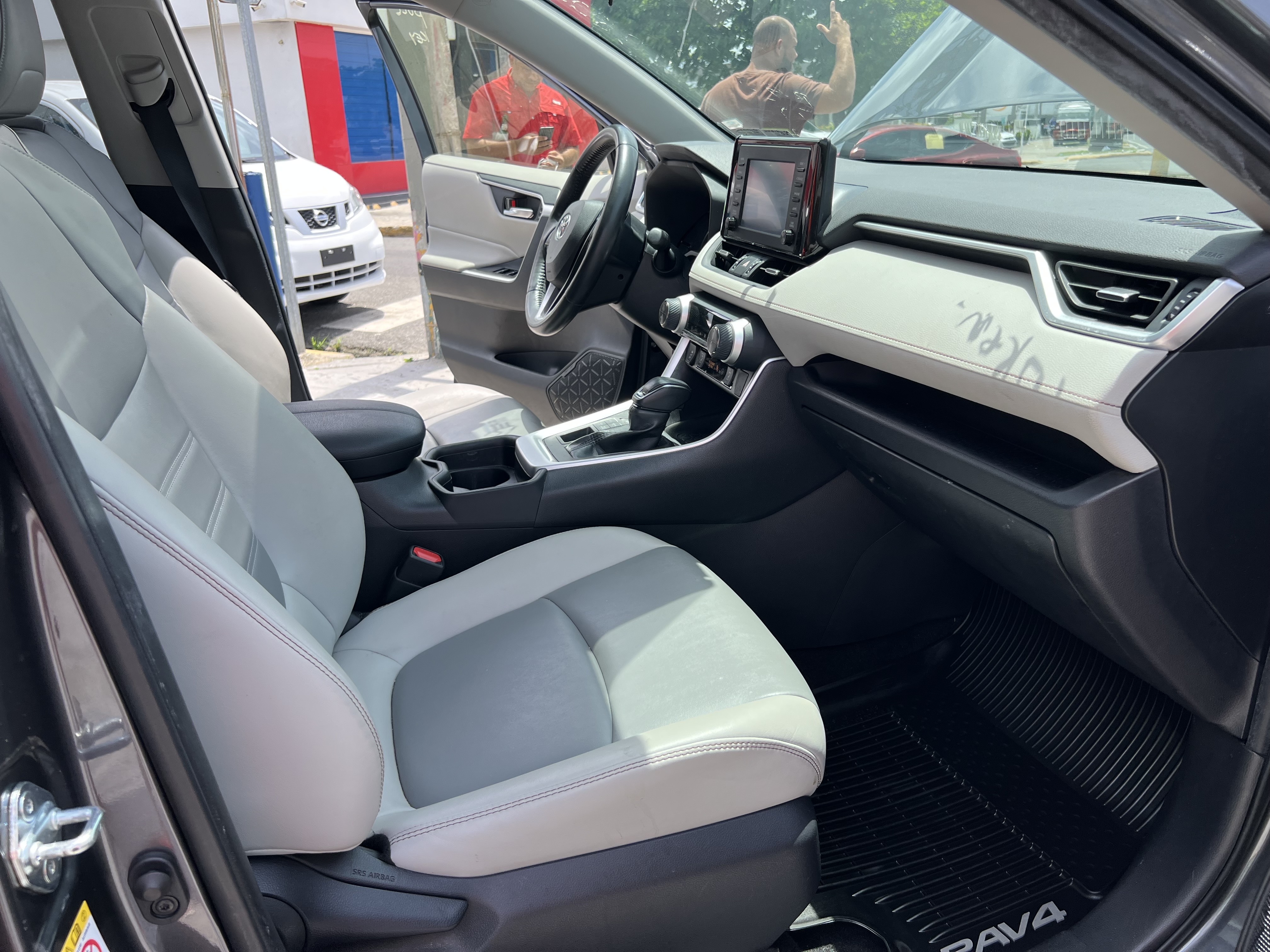 jeepetas y camionetas - Toyota Rav4 XLE Premium 2019 9