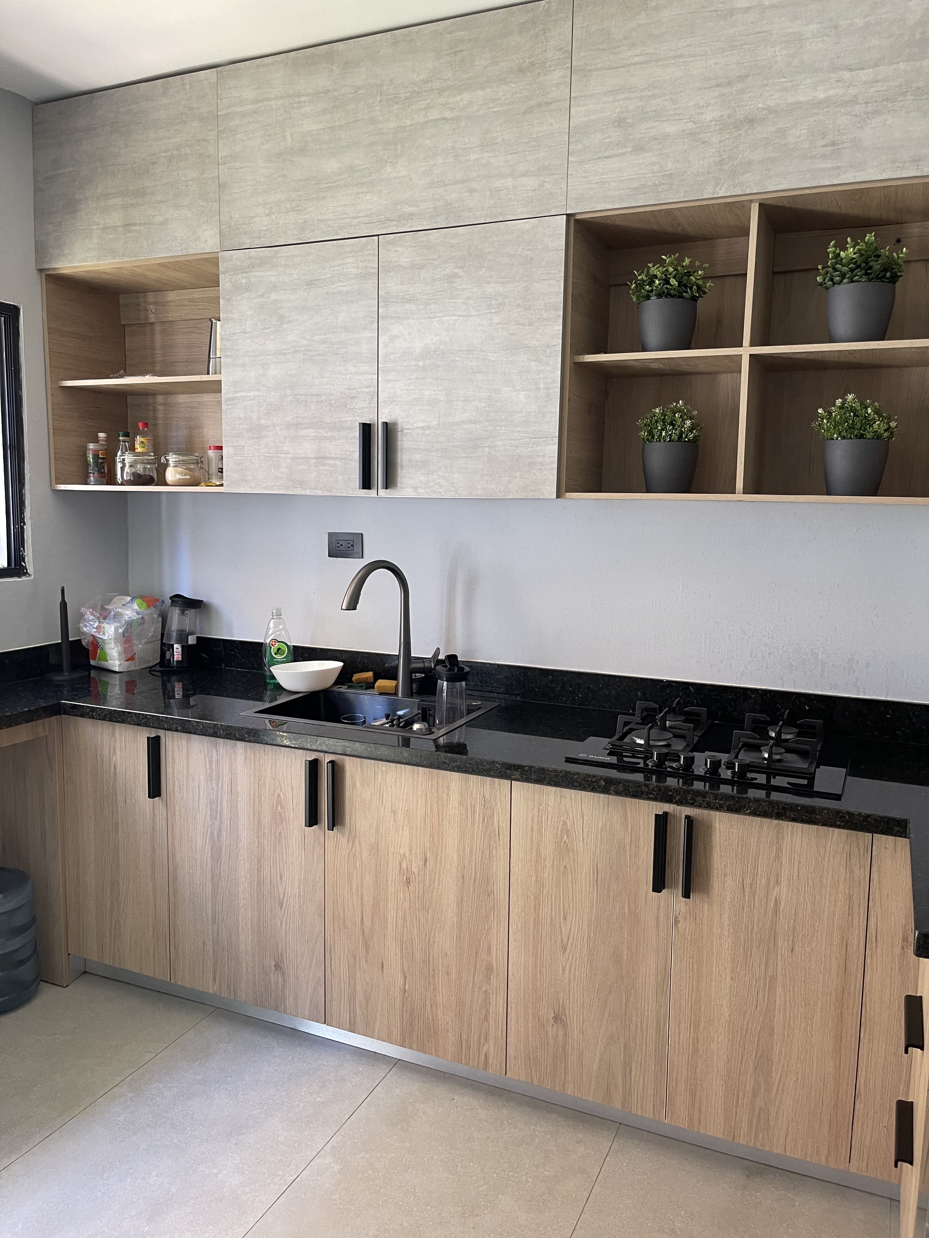 oficinas y locales comerciales - Alquilo Casa/Local para fines Comerciales Finamente Remodelada en La Castellana  4