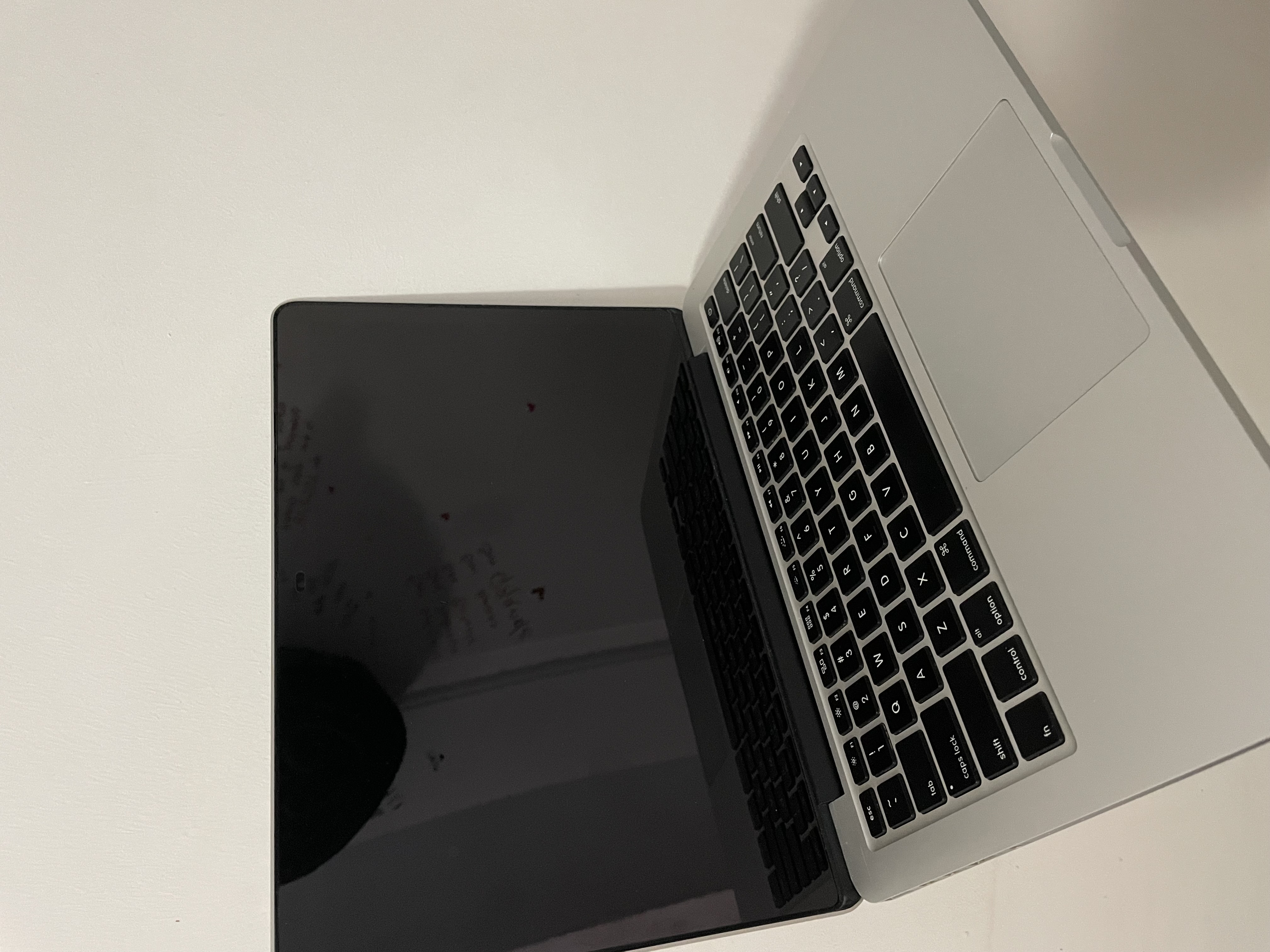 computadoras y laptops - MacBook Pro
