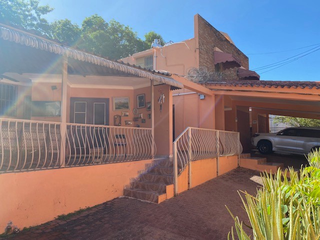 casas - Vendo Casa en Urb. Arroyo Manzano, Distrito Nacional 5
