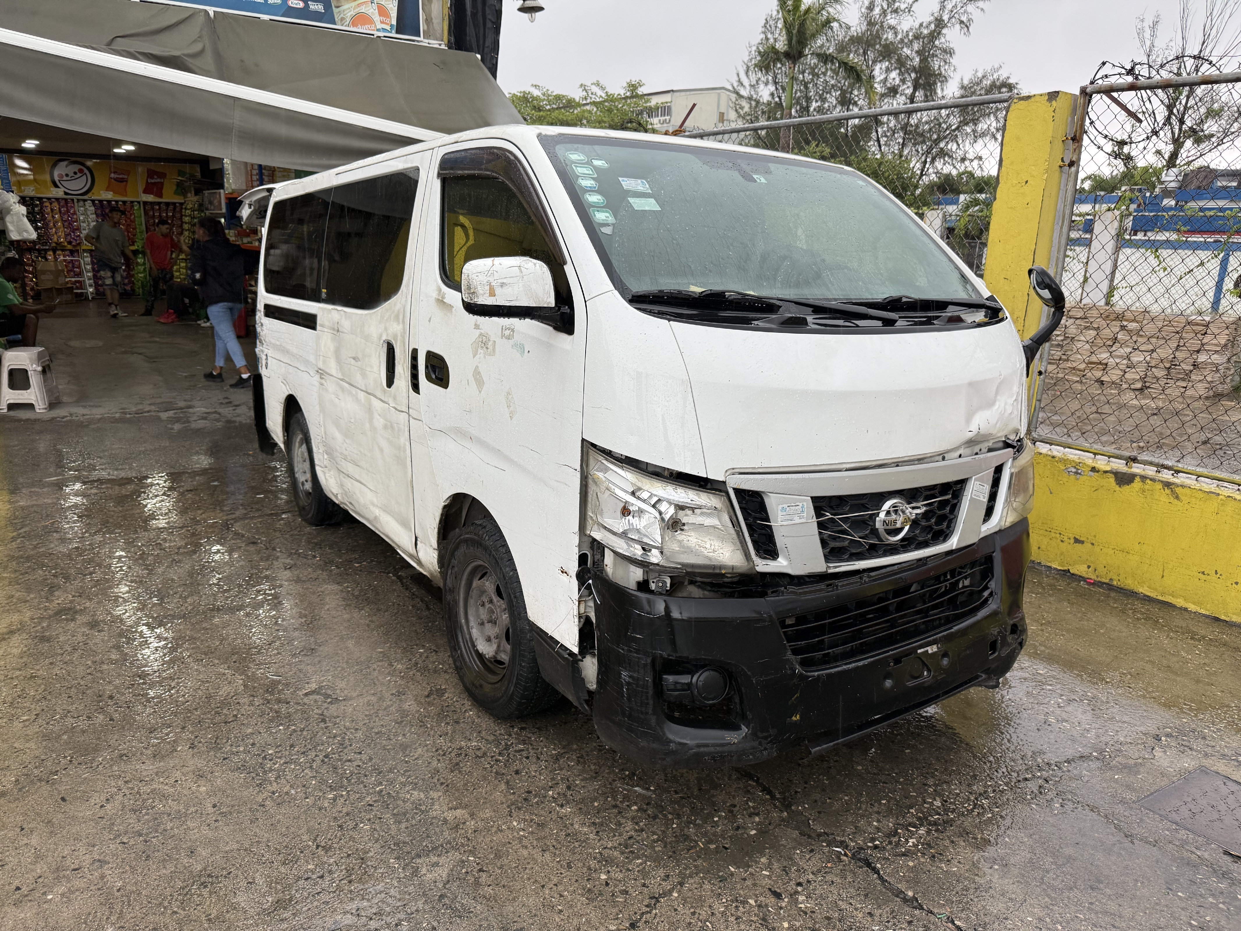 jeepetas y camionetas - NV 350 modelo japonés  0
