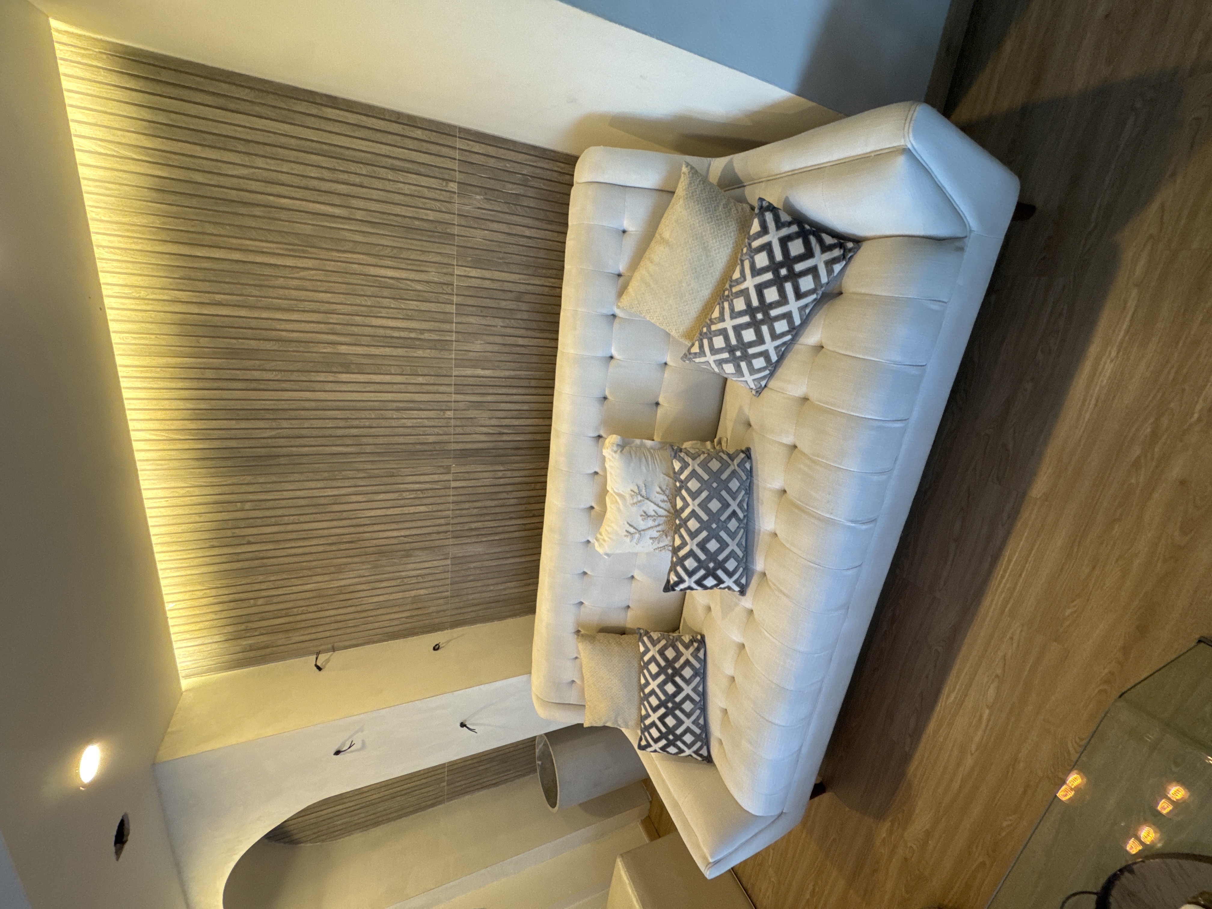muebles y colchones - Vendo sofa de 3 plazas crema de ilumel 2