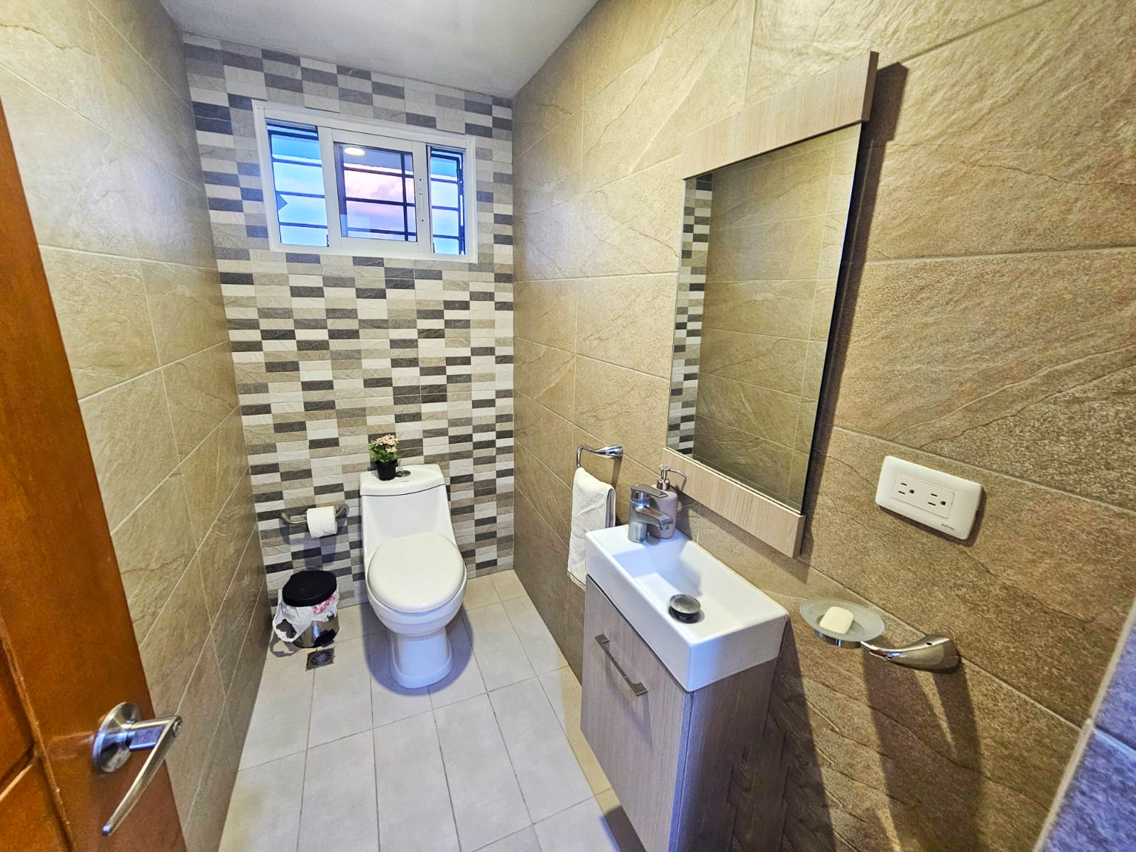 apartamentos - Apartamento Moderna 5to Piso con Terraza  4