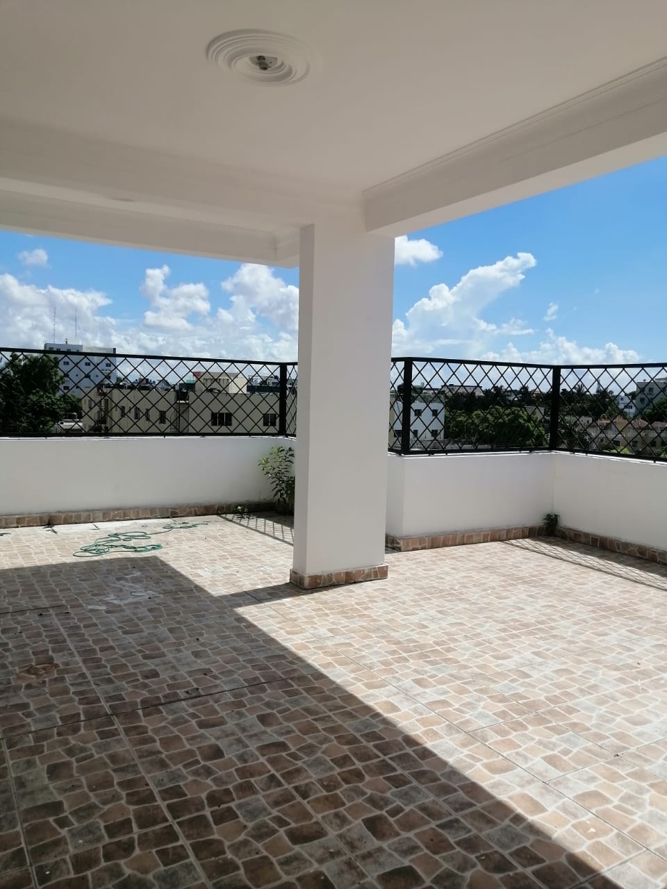 penthouses - Se alquila Penthouse Vista Hermosa, SDE, 3 Hab 0