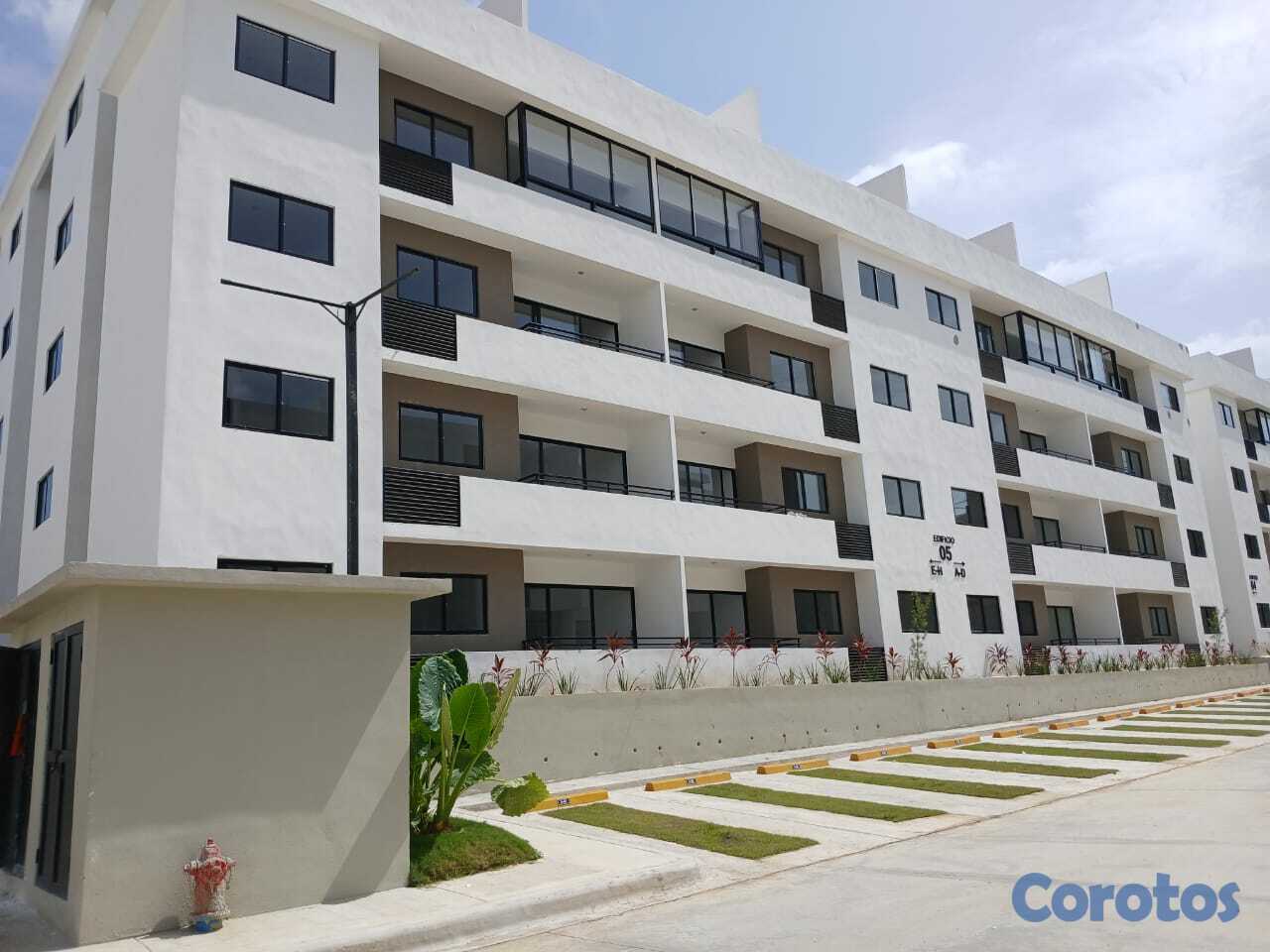 apartamentos - Apto en la av. Jacobo Majluta, prox. al Ole, area  1