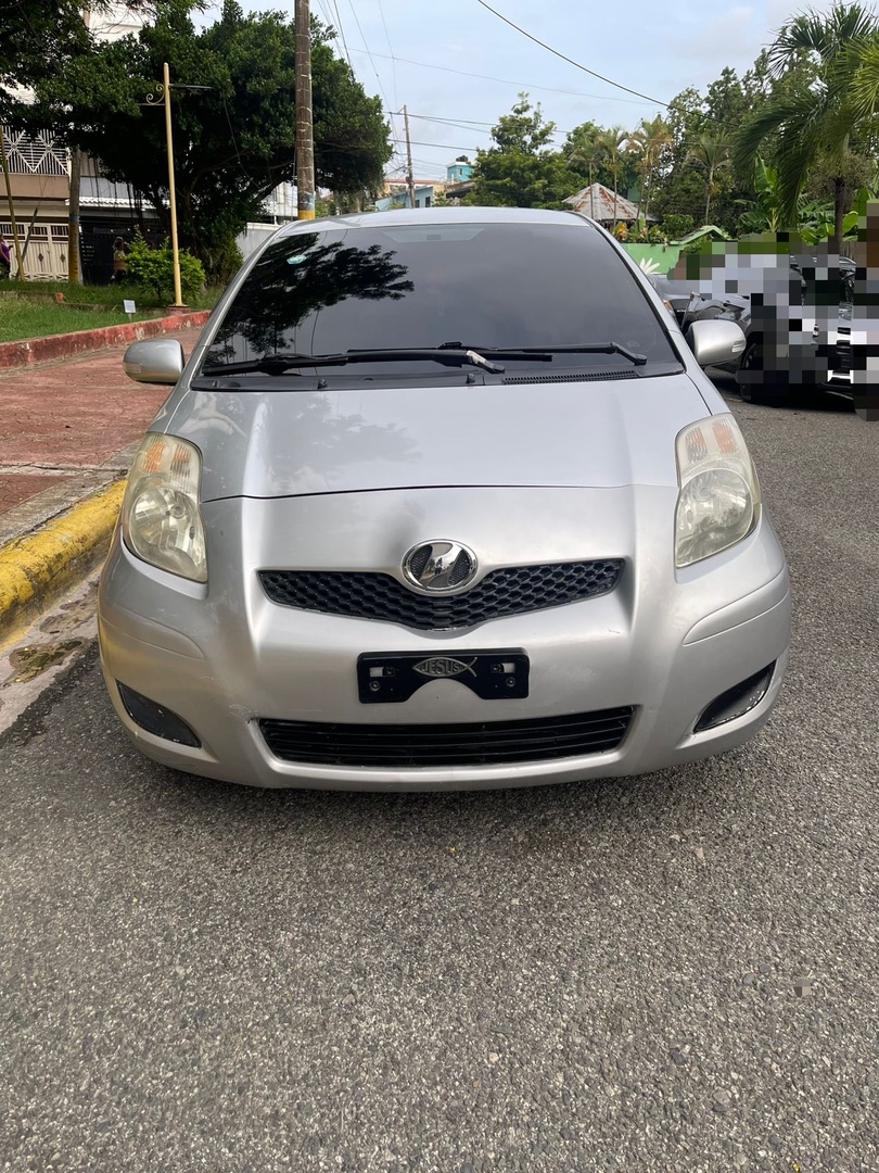 carros - Toyota Vitz 2011  8