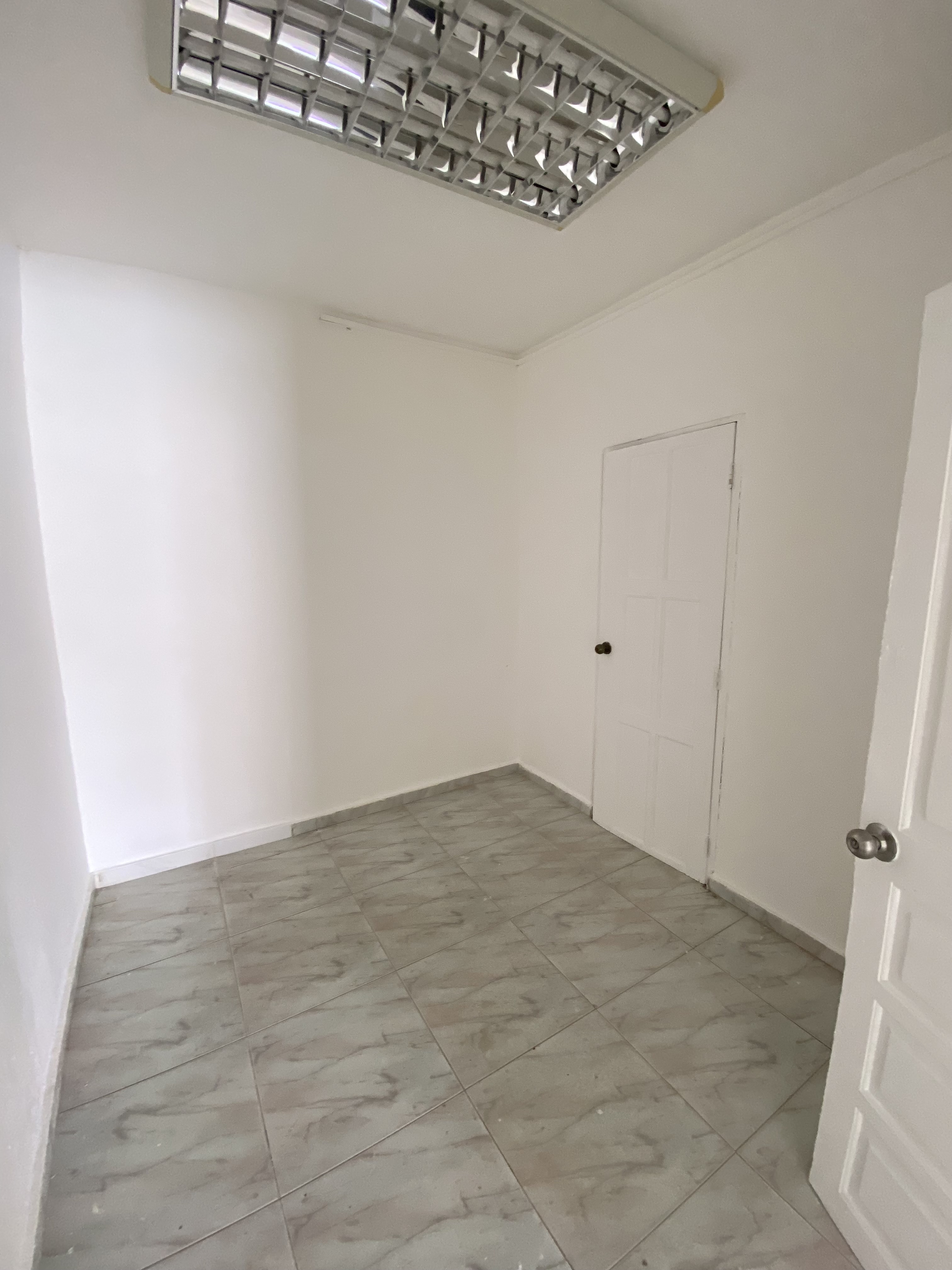 oficinas y locales comerciales - SE ALQUILA LOCAL COMERCIAL/OFICINAS: 35 mt² 5