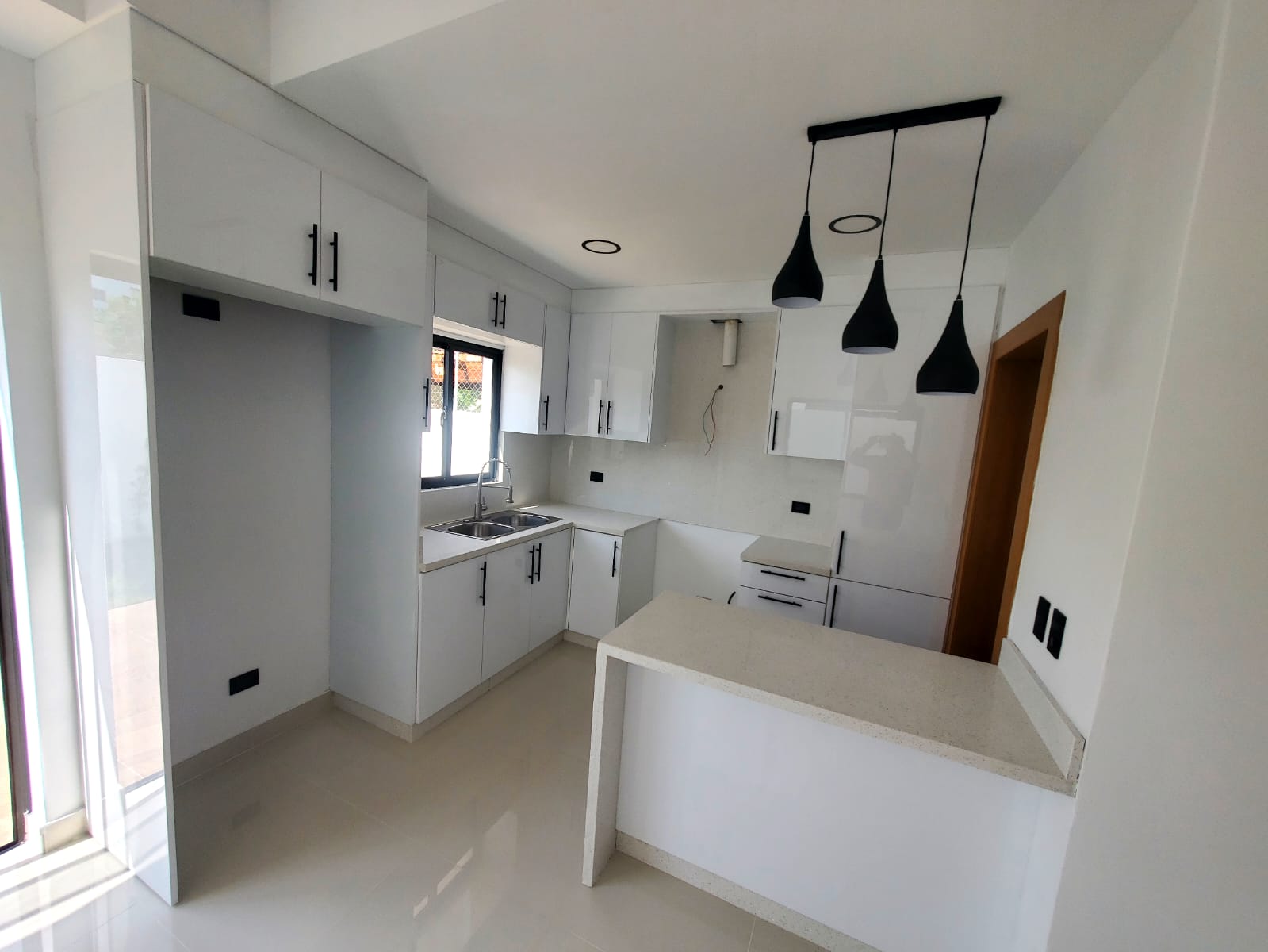 casas - Casa con marquesina para 4 vehículos  4