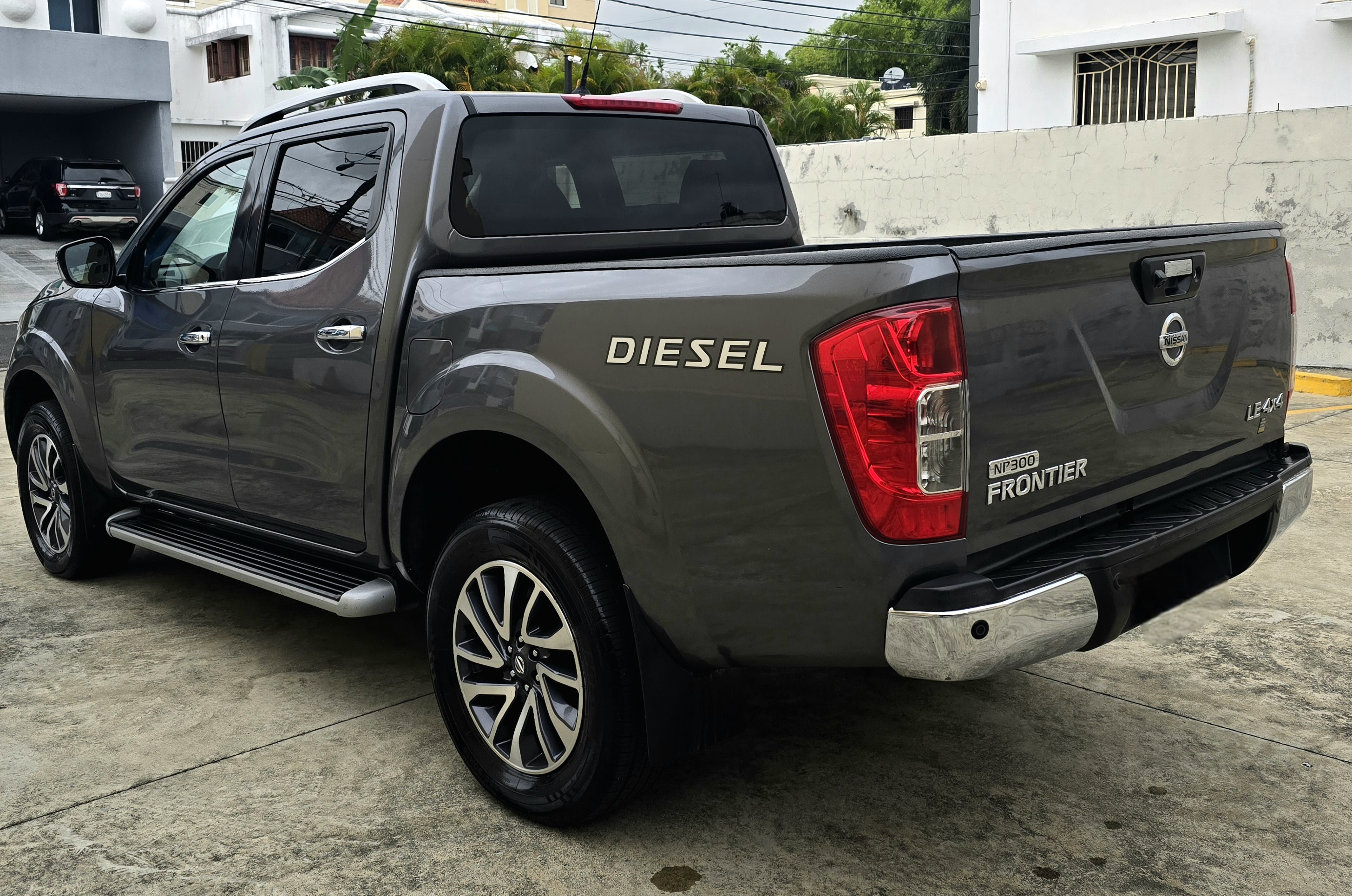 jeepetas y camionetas - Nissan Frontier NP300 4x4 Automática 2016 5