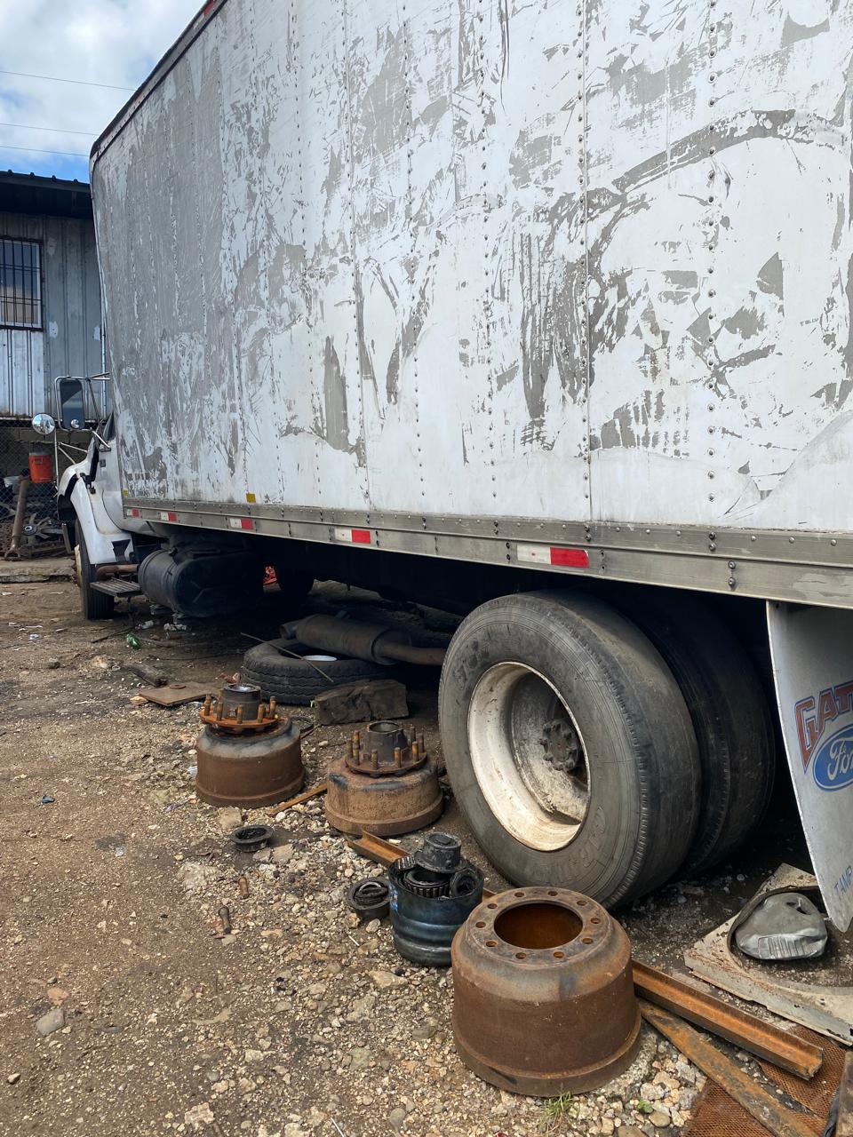 camiones y vehiculos pesados - VENDO CAMION FORD RIGIDO DE 24 PIES  3
