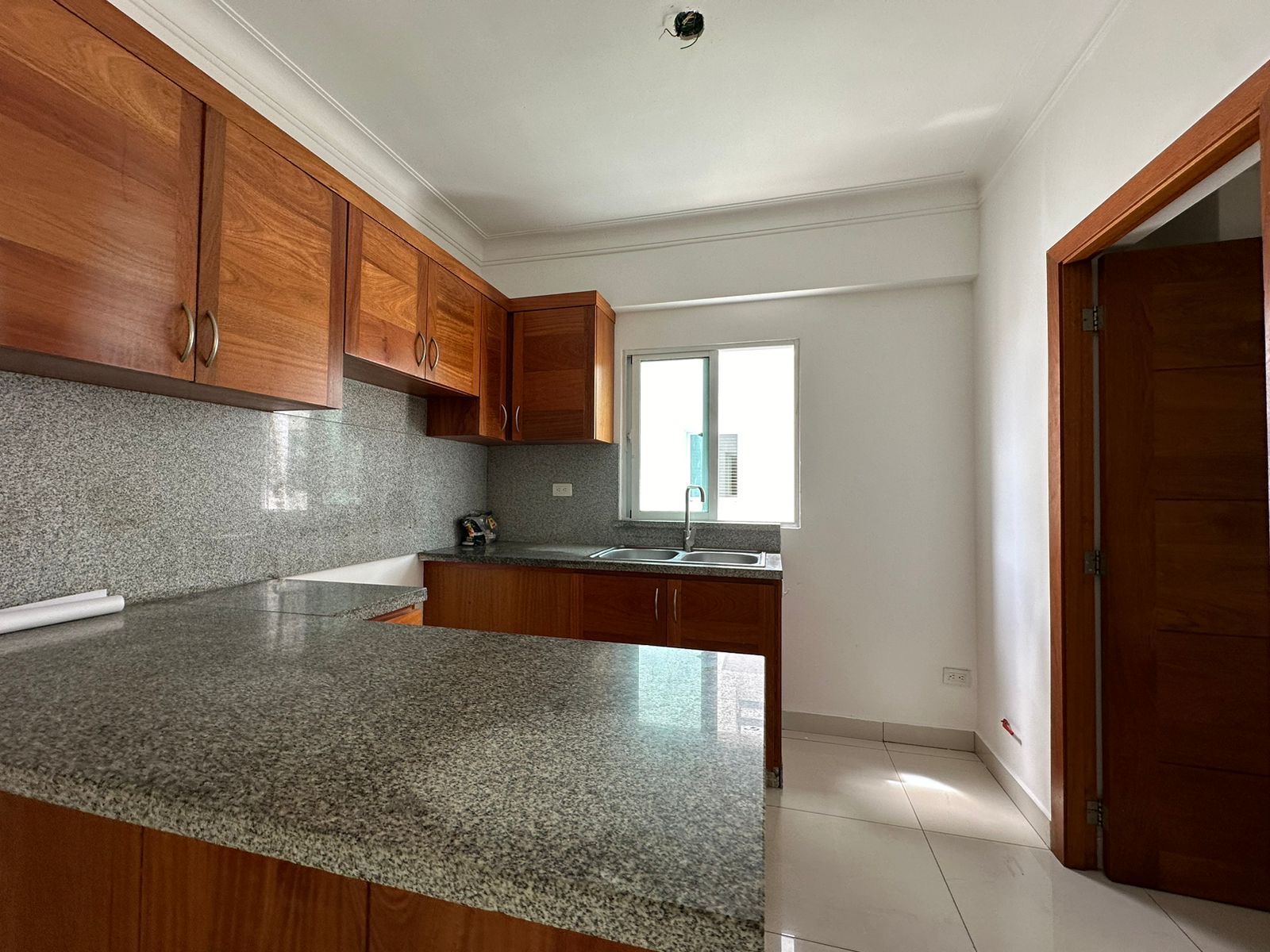 apartamentos - *MIRADOR SUR:  VENTA APTO; 4to. piso, 110 metros,  4