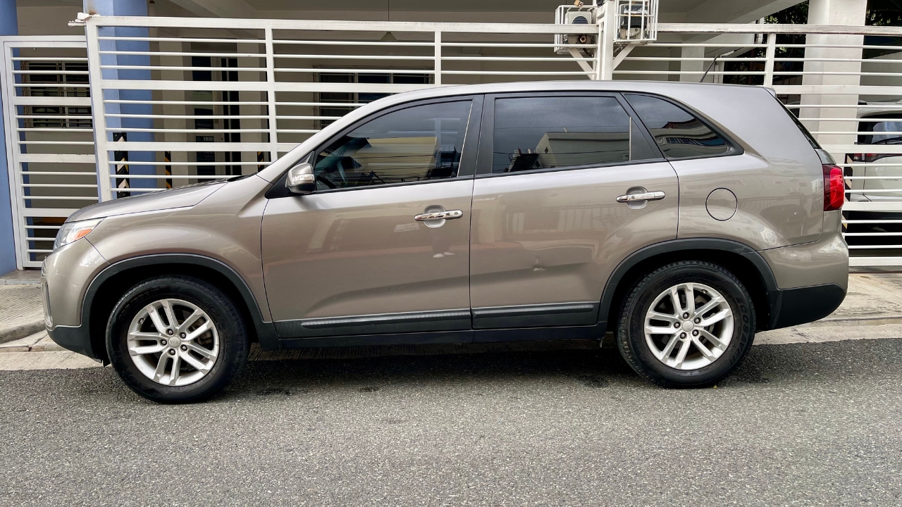 jeepetas y camionetas - KIA SORENTO LX 2014 3