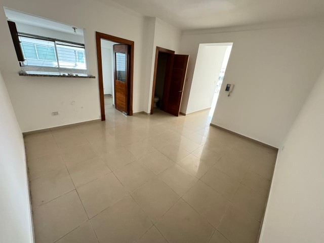 apartamentos - Alquiler de Apartamento Vacio Amplio en Seralles 2