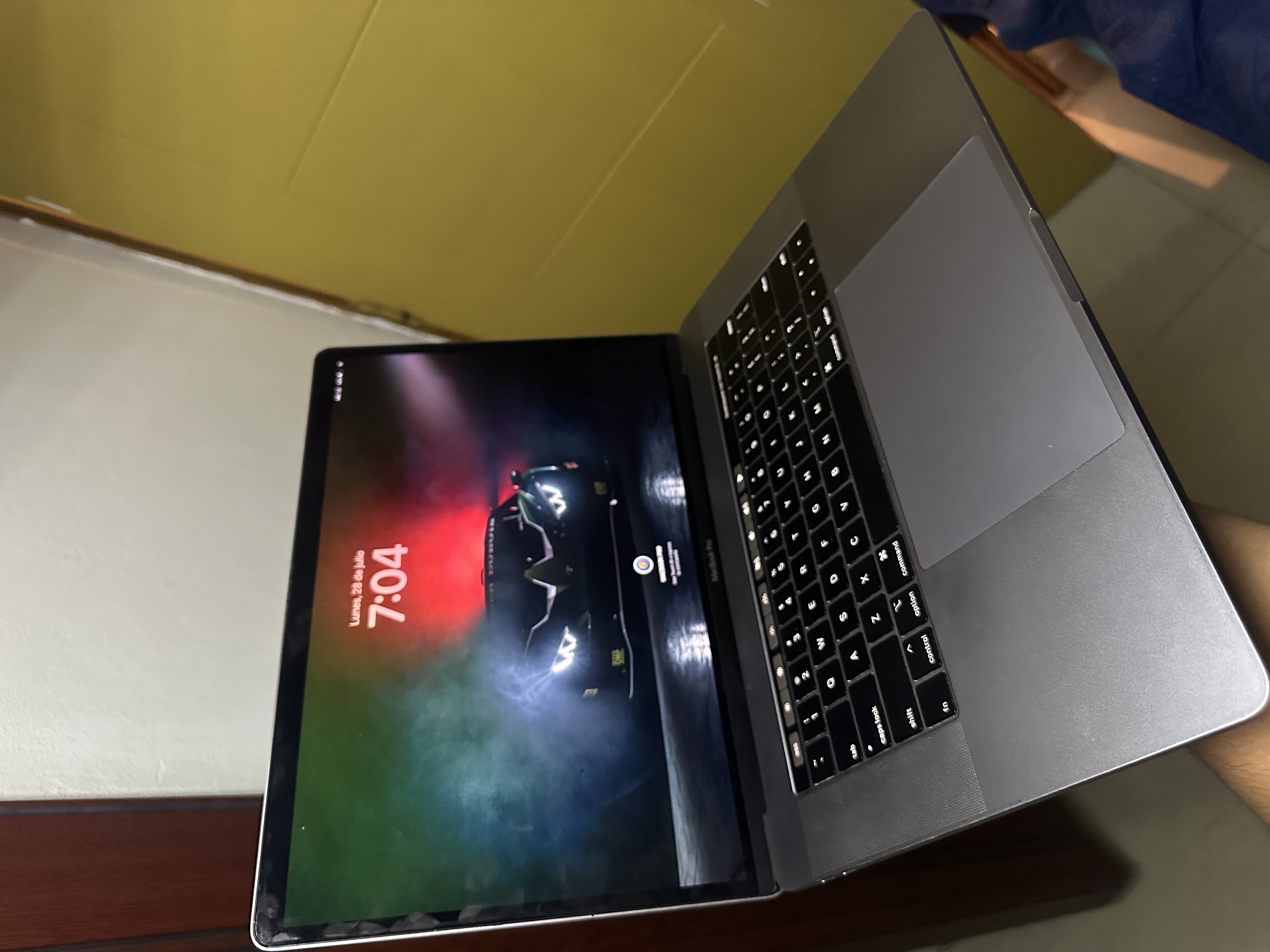 computadoras y laptops - MacBook Pro 2018 15" (Negociable) 0