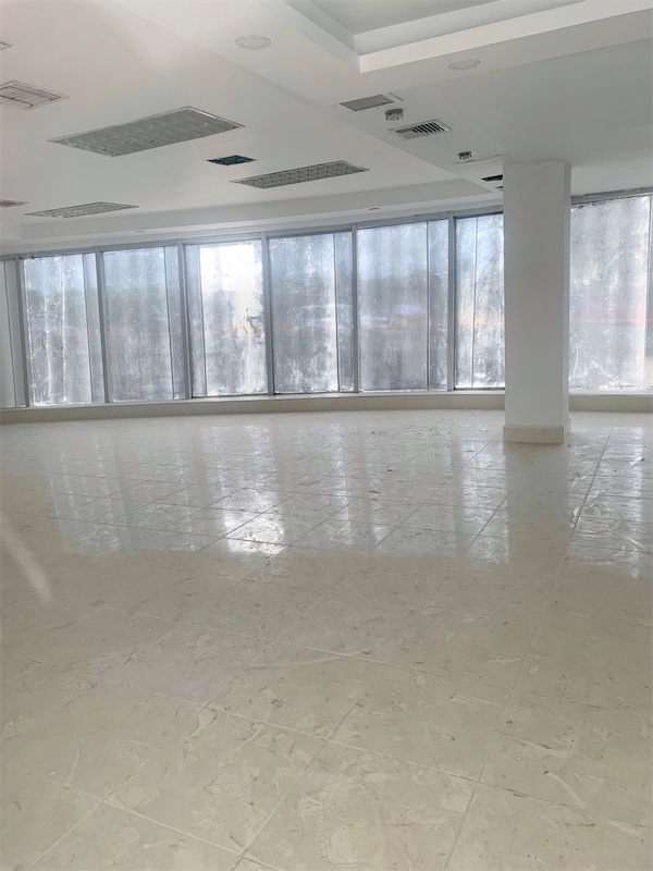 oficinas y locales comerciales - Local amplio en Naco abierto 2