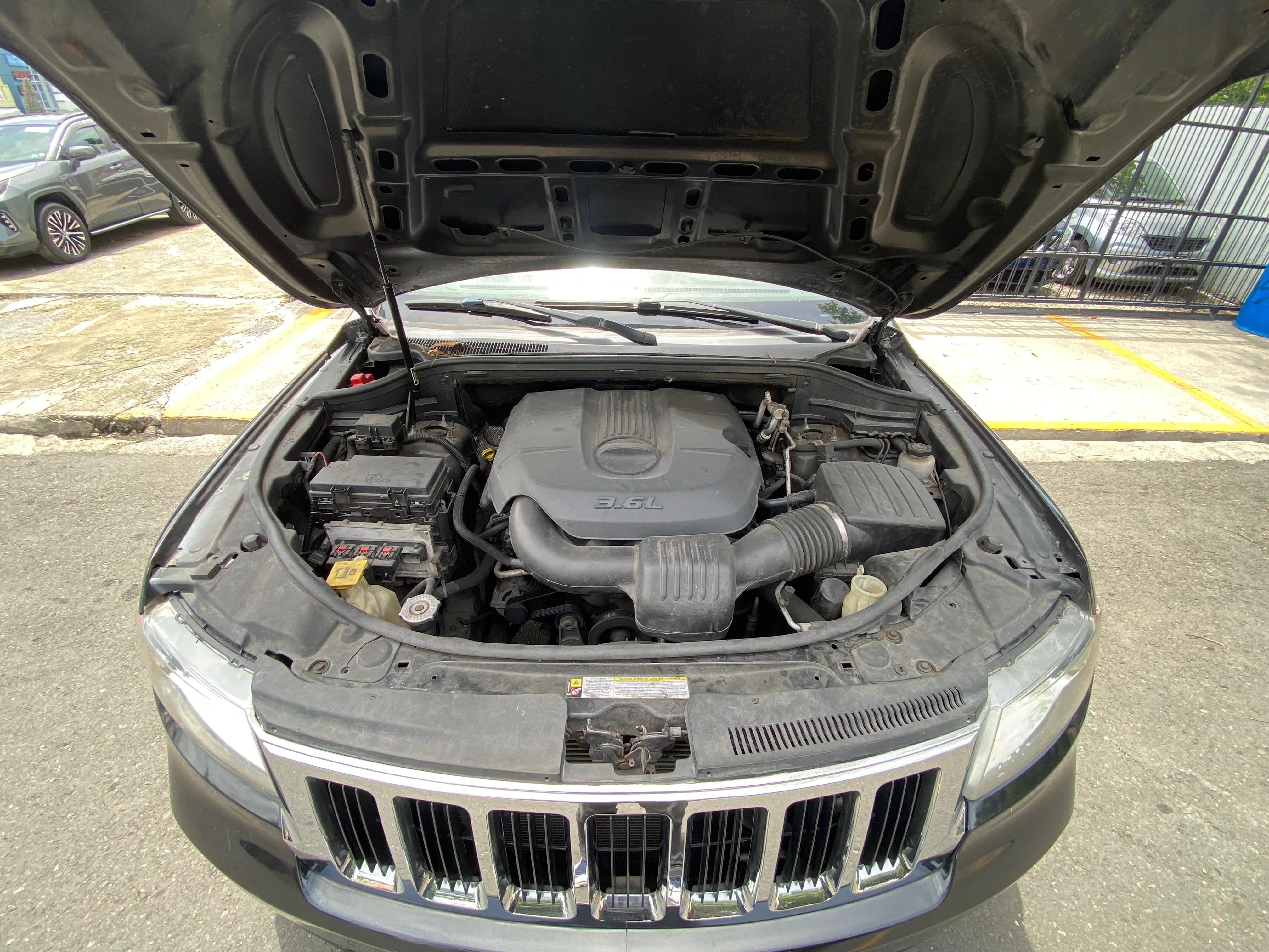 jeepetas y camionetas - Vendo JEEP, Gran cherokee, Excelente condicion 5