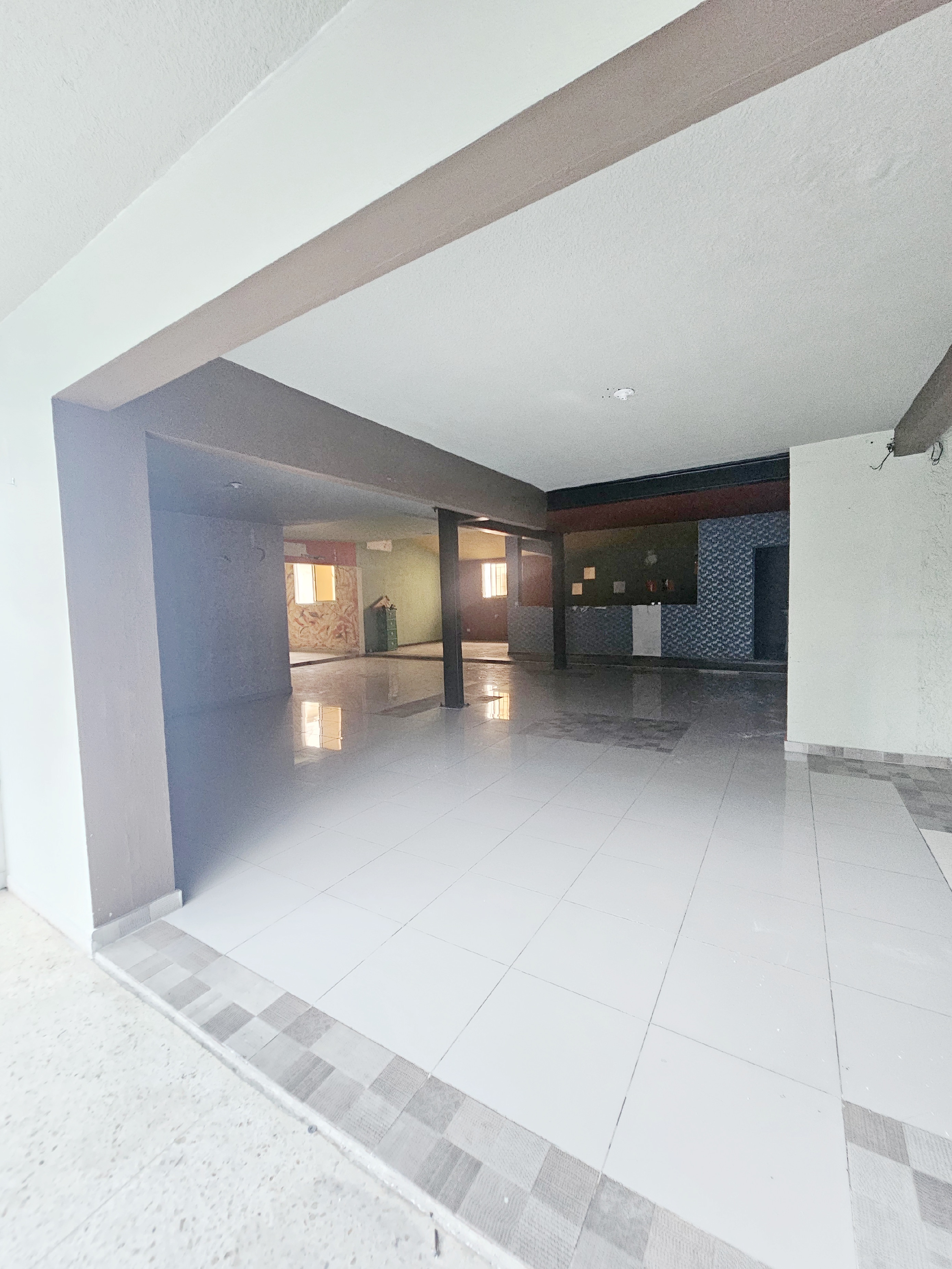 oficinas y locales comerciales - Local céntrico Renacimiento 4
