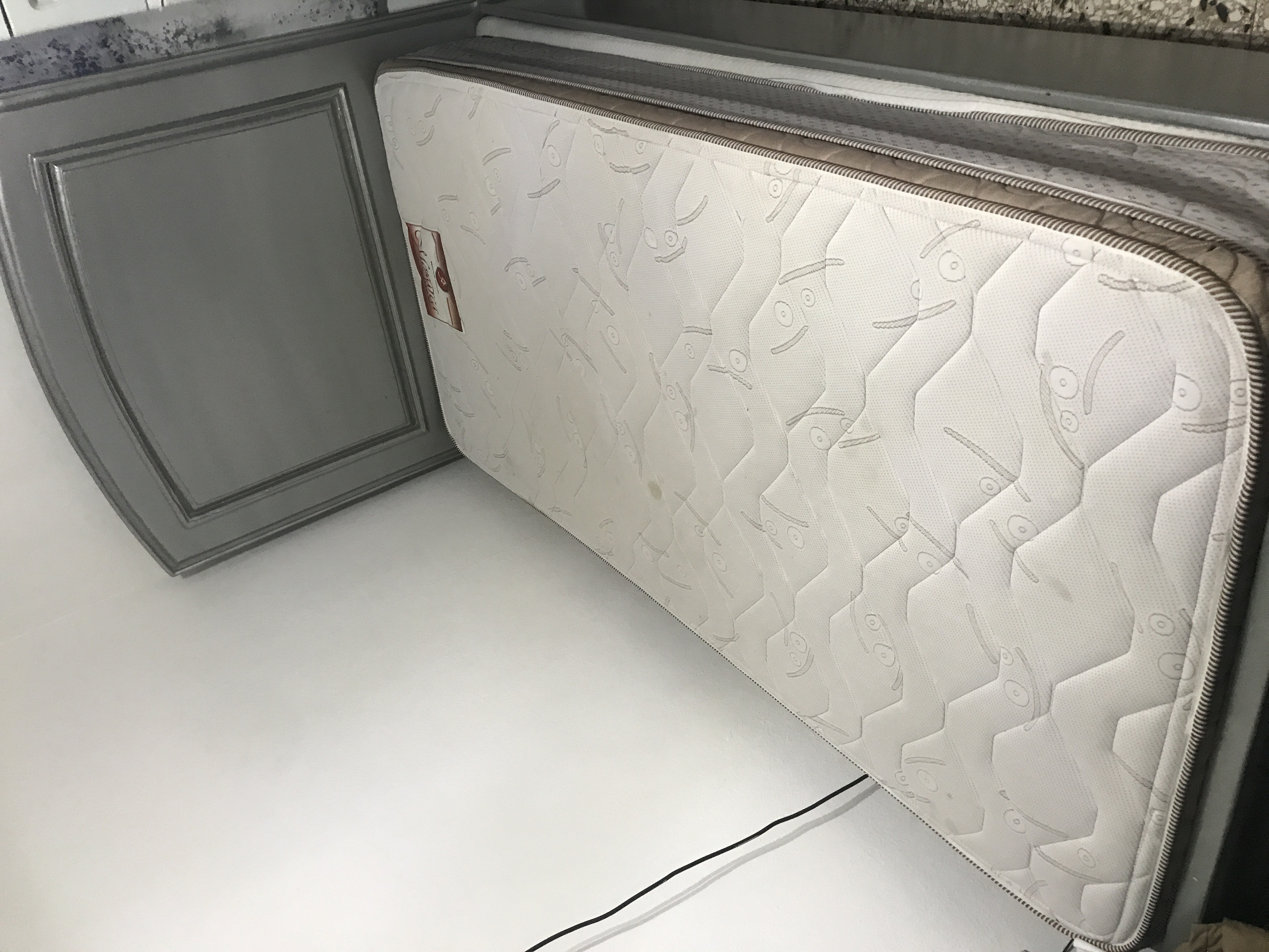 muebles y colchones - cama de una sola persona con colchón incluido y buen estado 