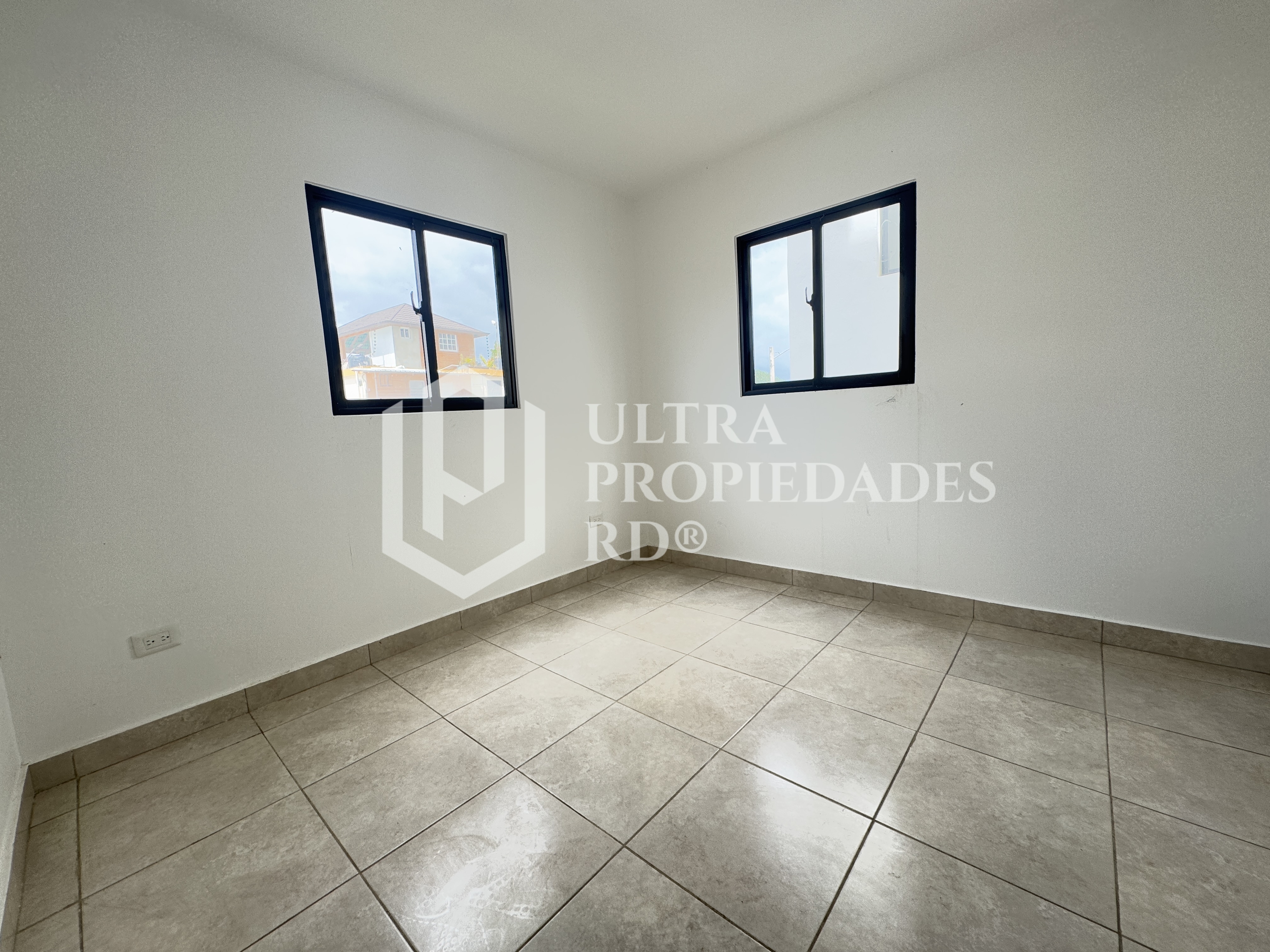 apartamentos - APARTAMENTO EN VENTA PRIMER NIVEL CON PATIO 2