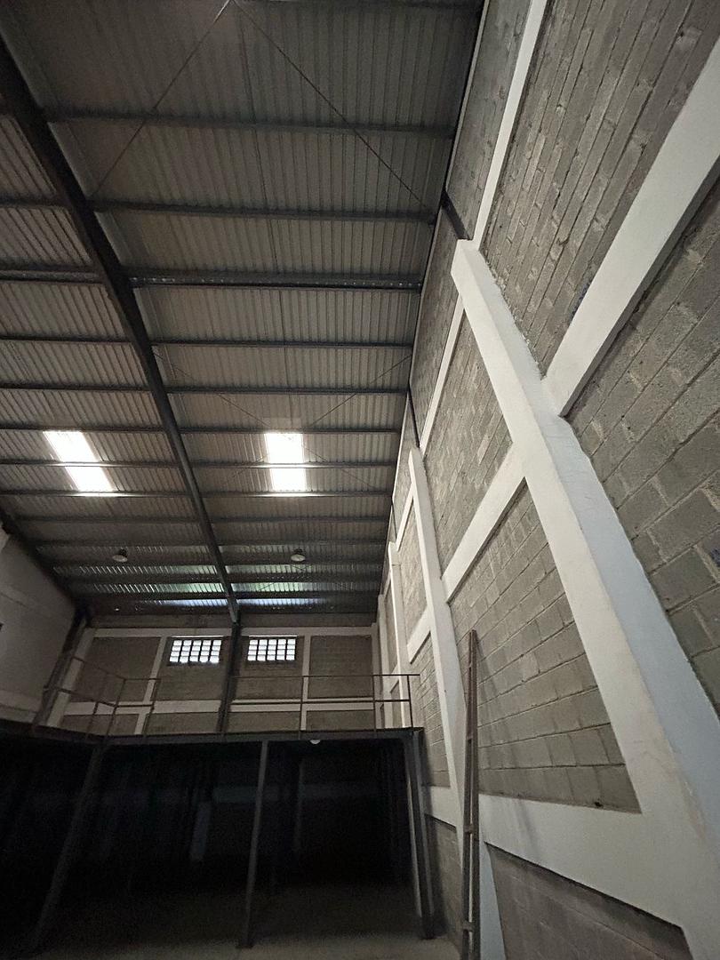 oficinas y locales comerciales - Alquilo Nave industrial  7