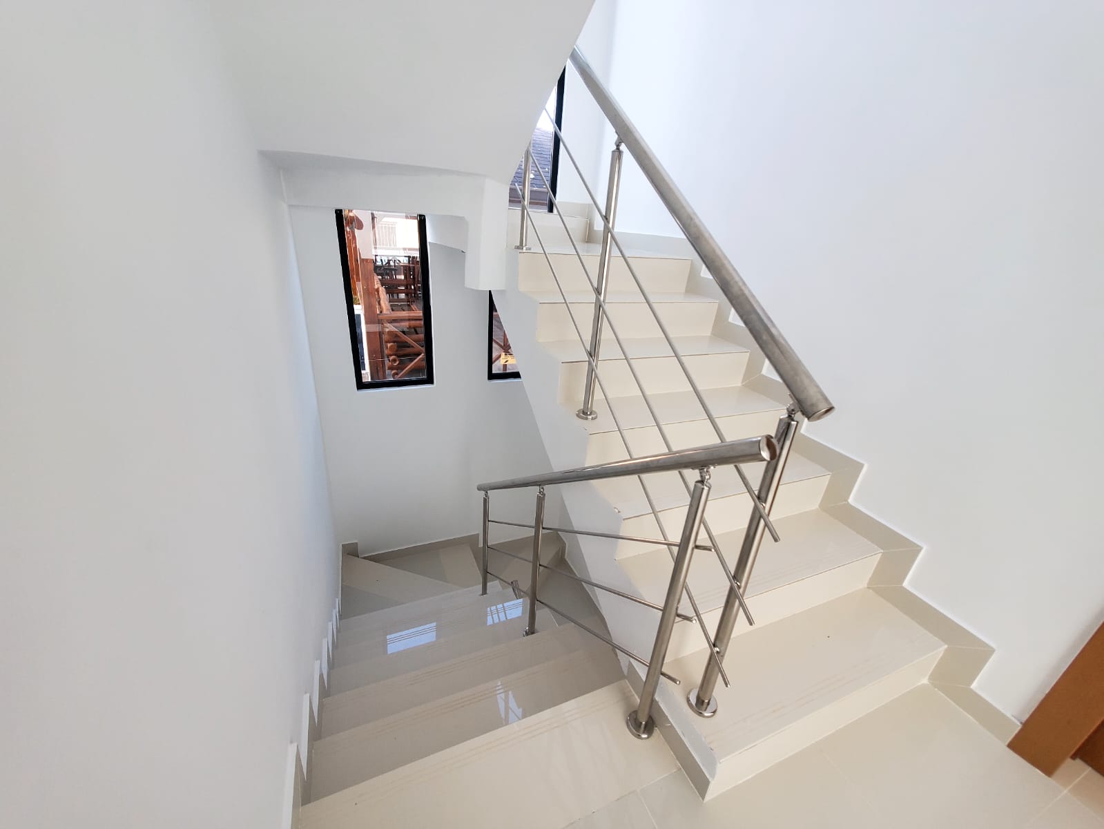 casas - Casa con marquesina para 4 vehículos  5
