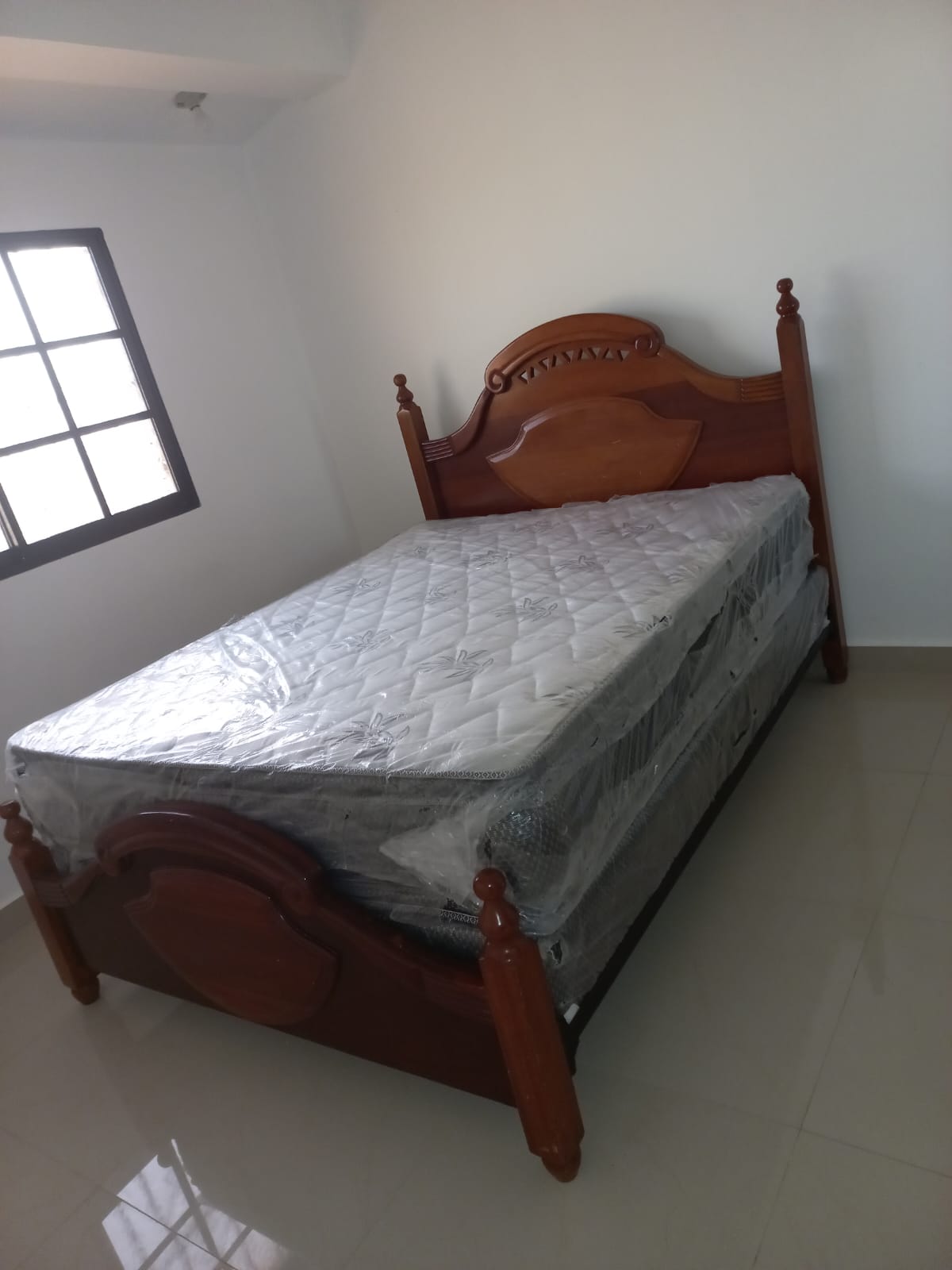 muebles y colchones - Juego de habitación en caoba excelentescondiciones 0