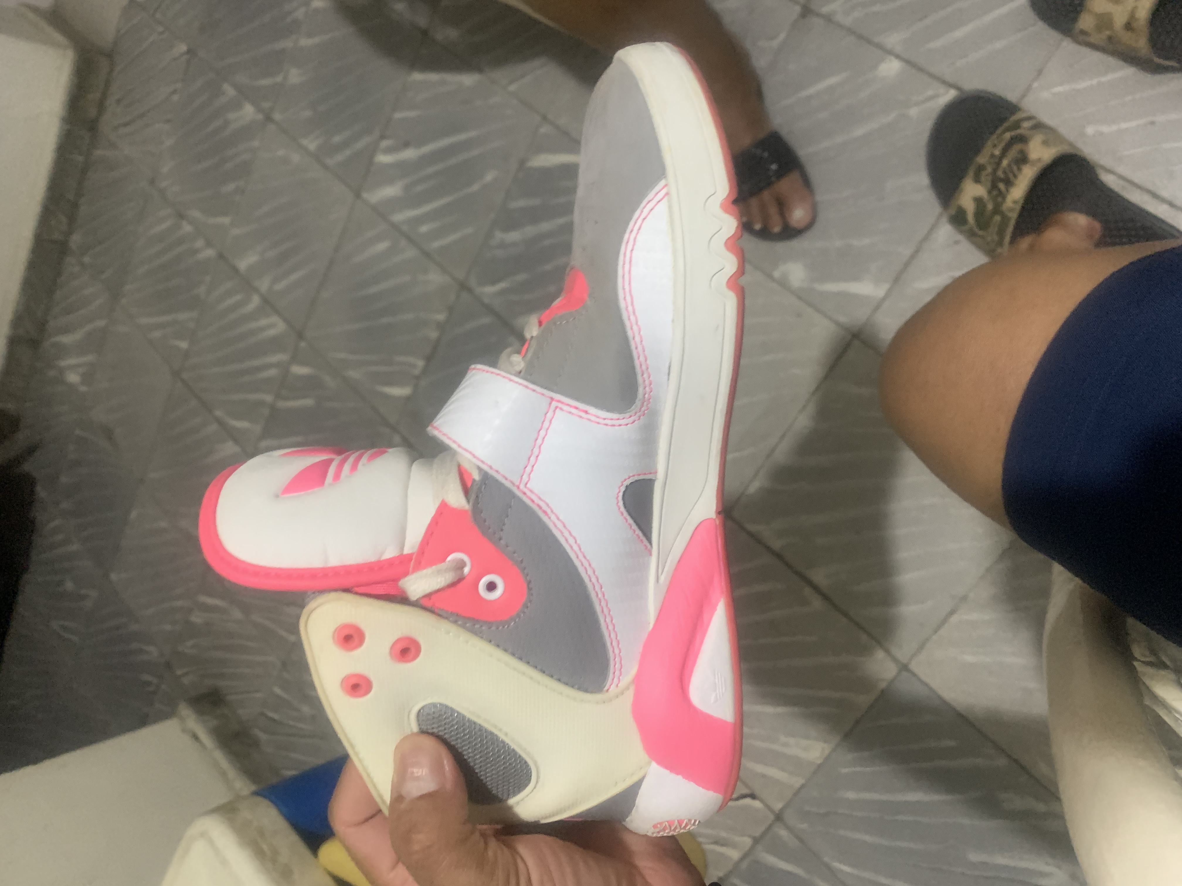 zapatos para mujer - Tenis usados en muy buenas condiciones  1
