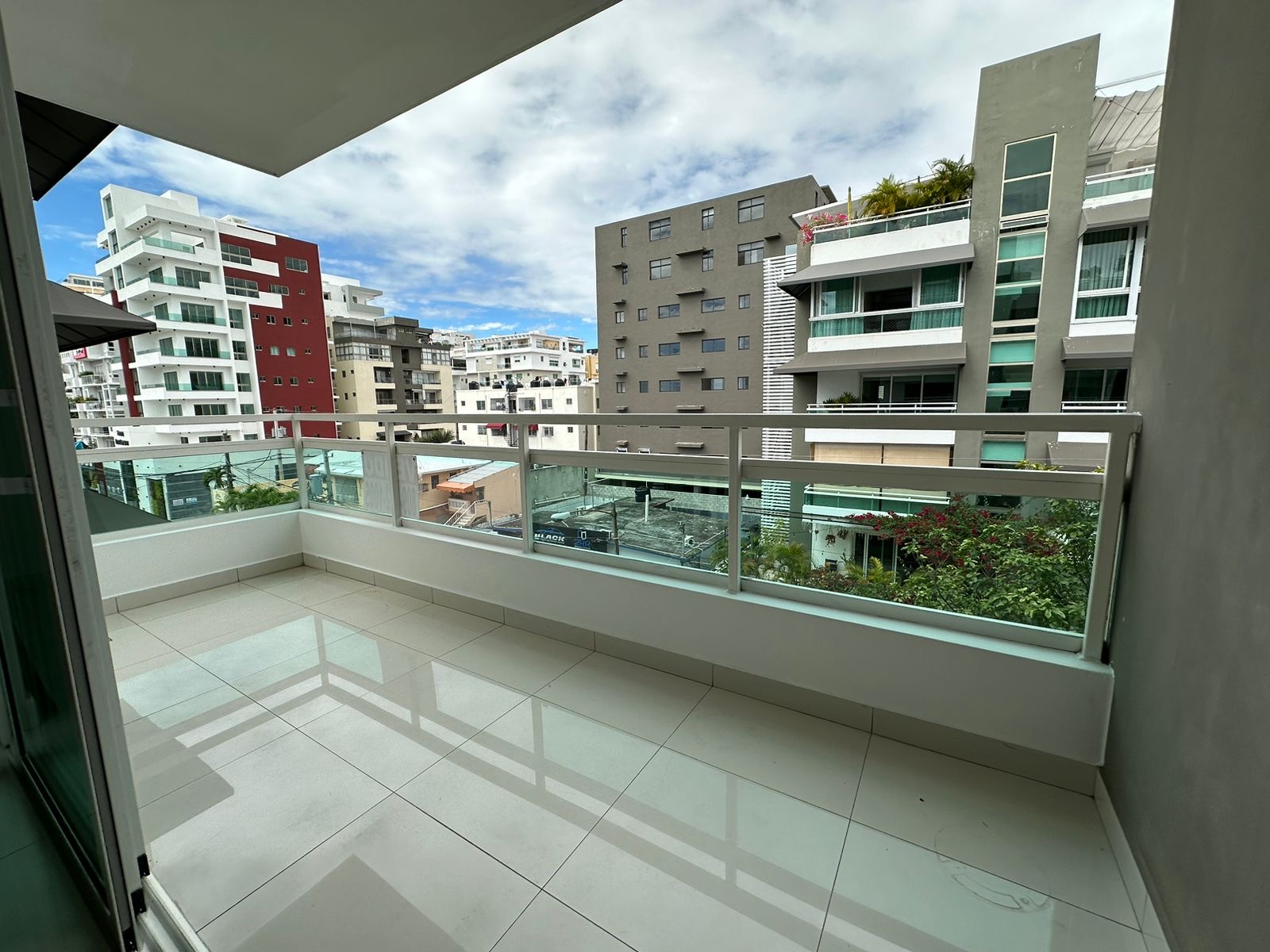 apartamentos - *MIRADOR SUR:  VENTA APTO; 4to. piso, 110 metros,  5