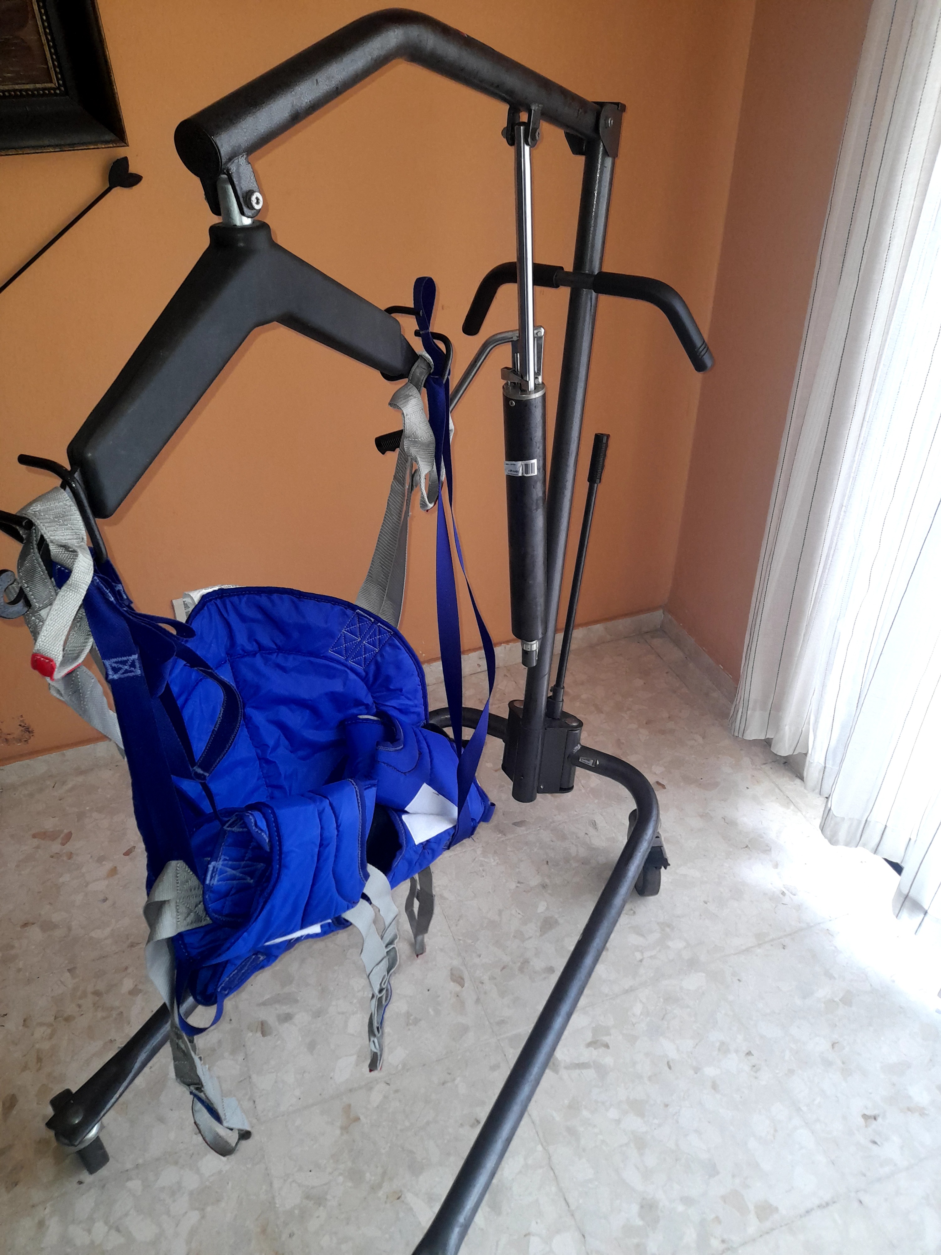 equipos profesionales - Grua hidráulica para movilizar paciente  1