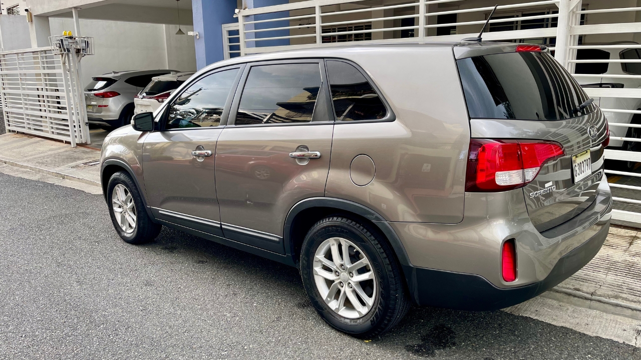jeepetas y camionetas - KIA SORENTO LX 2014 4