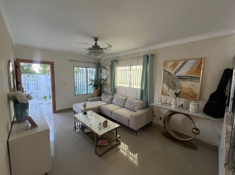 casas - venta de casa con jacuzzi en la autopista de san isidro Santo Domingo este  8