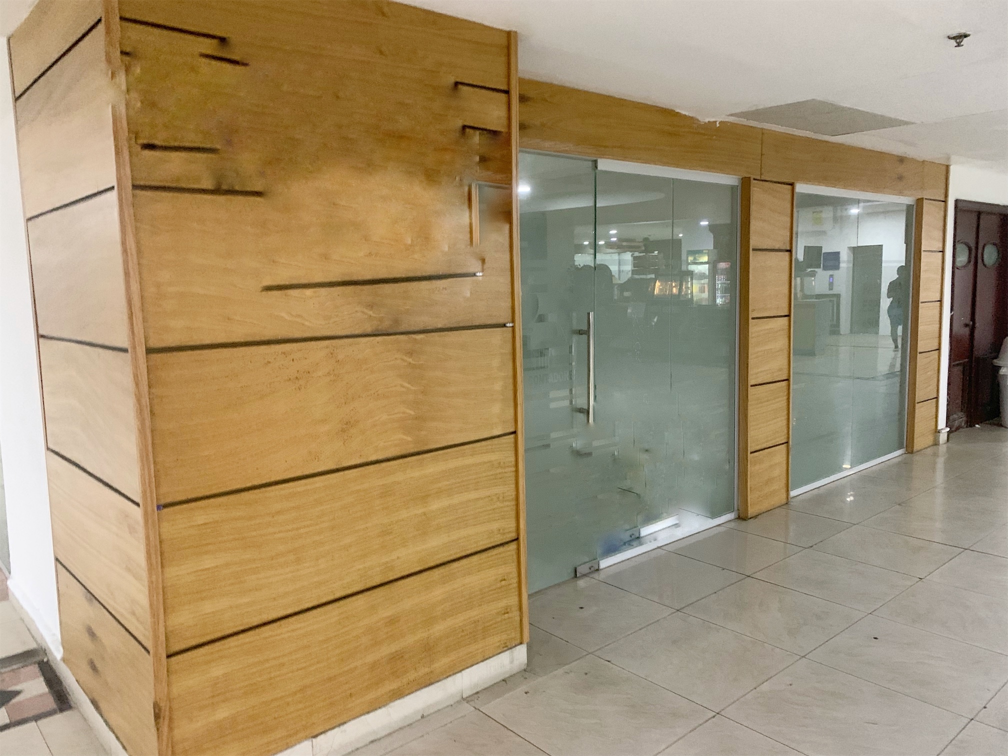 oficinas y locales comerciales - Local en centro comercial 70m 3
