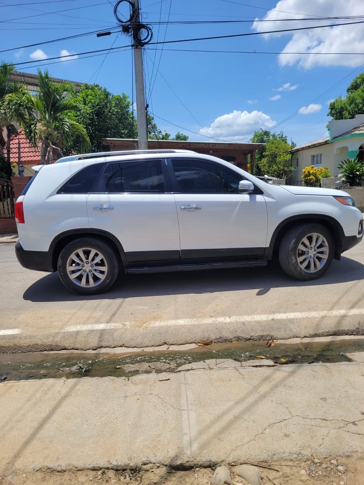 jeepetas y camionetas - Kia Sorento 2013 / 3 filas de asiento  1