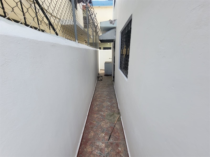 casas - Venta de casa de 250mts en Alma Rosa 2 Santo Domingo este  4