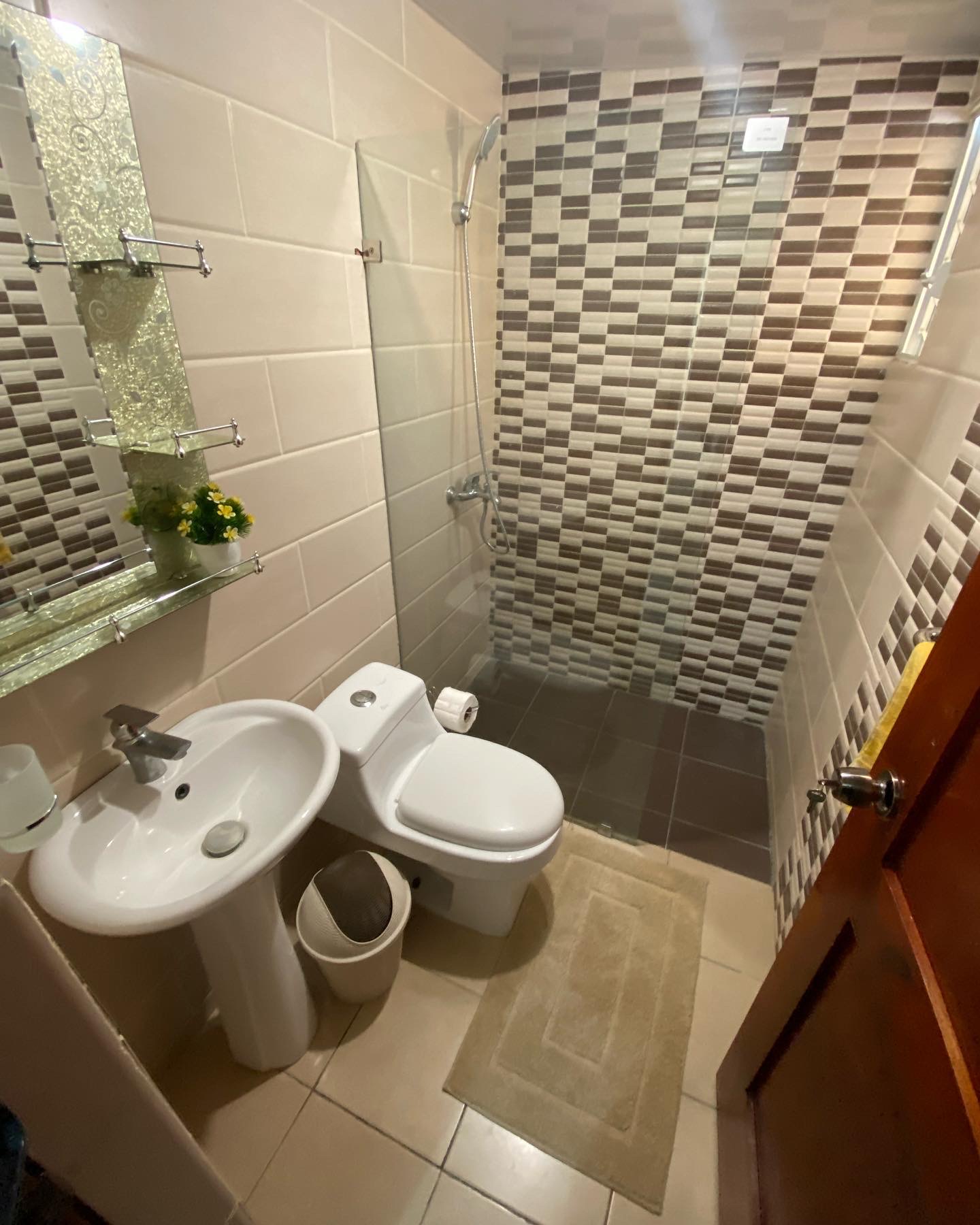 apartamentos - ‼️RD$5,500,000‼️ Vendo cuarto nivel con terraza privada en 📍Vista Hermosa, 7