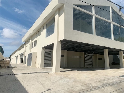 oficinas y locales comerciales - Nave en Engome 3200 m 2