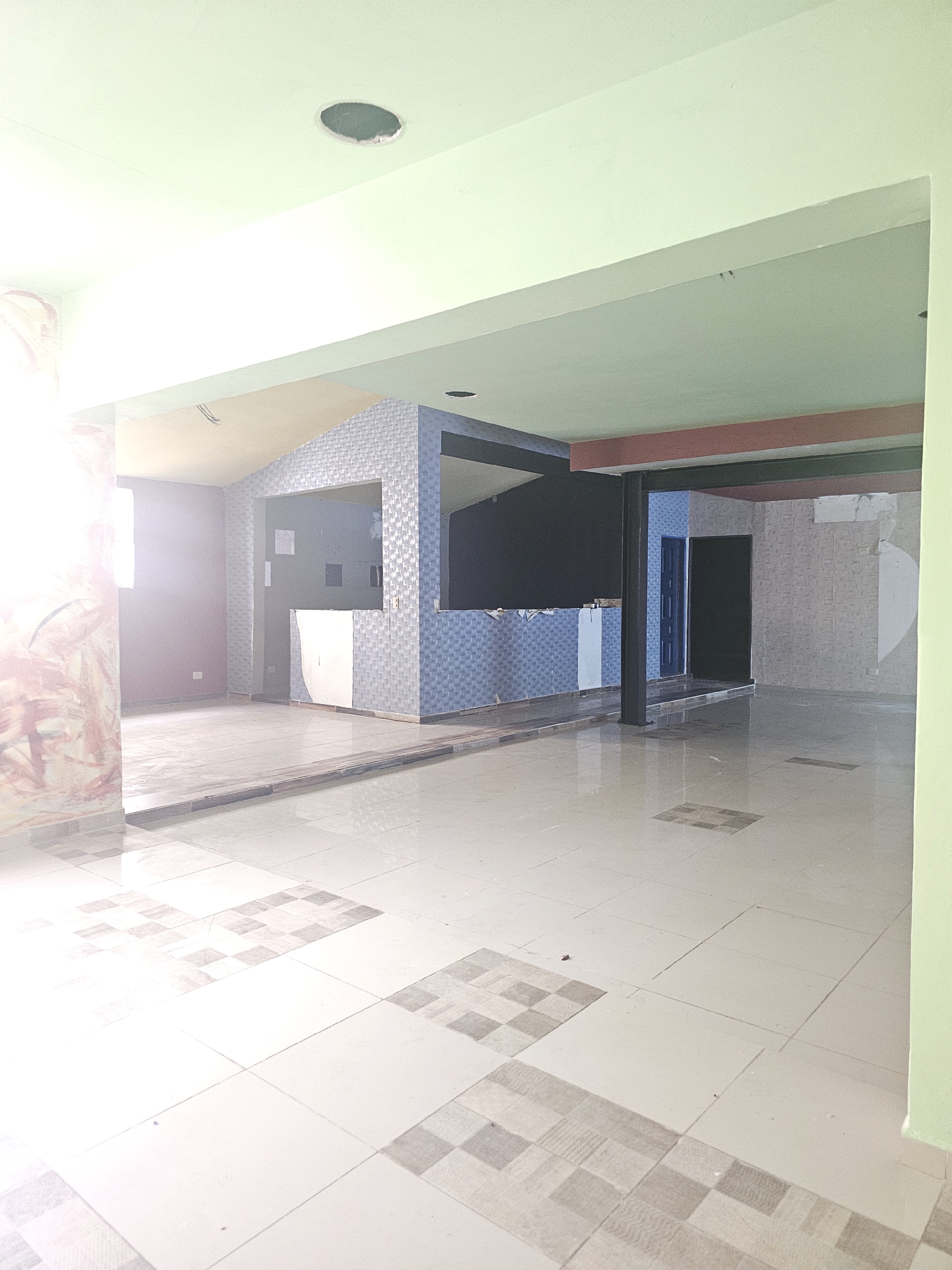 oficinas y locales comerciales - Local céntrico Renacimiento 5