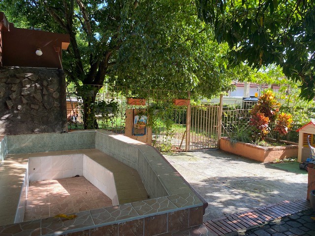 casas - Vendo Casa en Urb. Arroyo Manzano, Distrito Nacional 8