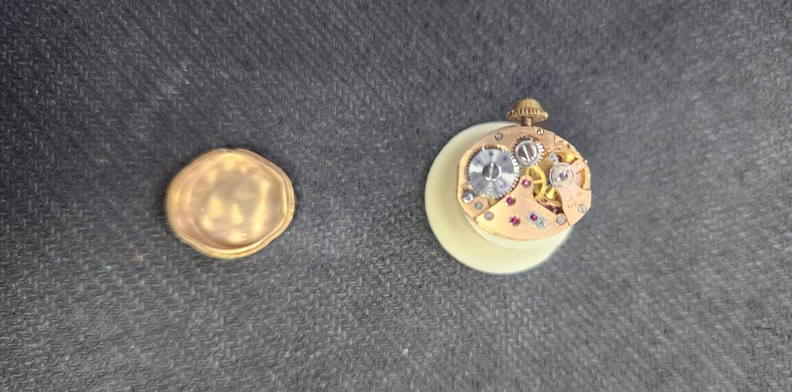 joyas, relojes y accesorios - Reloj Suizo Acrom caja de ORO, con 23 Rubies. 2