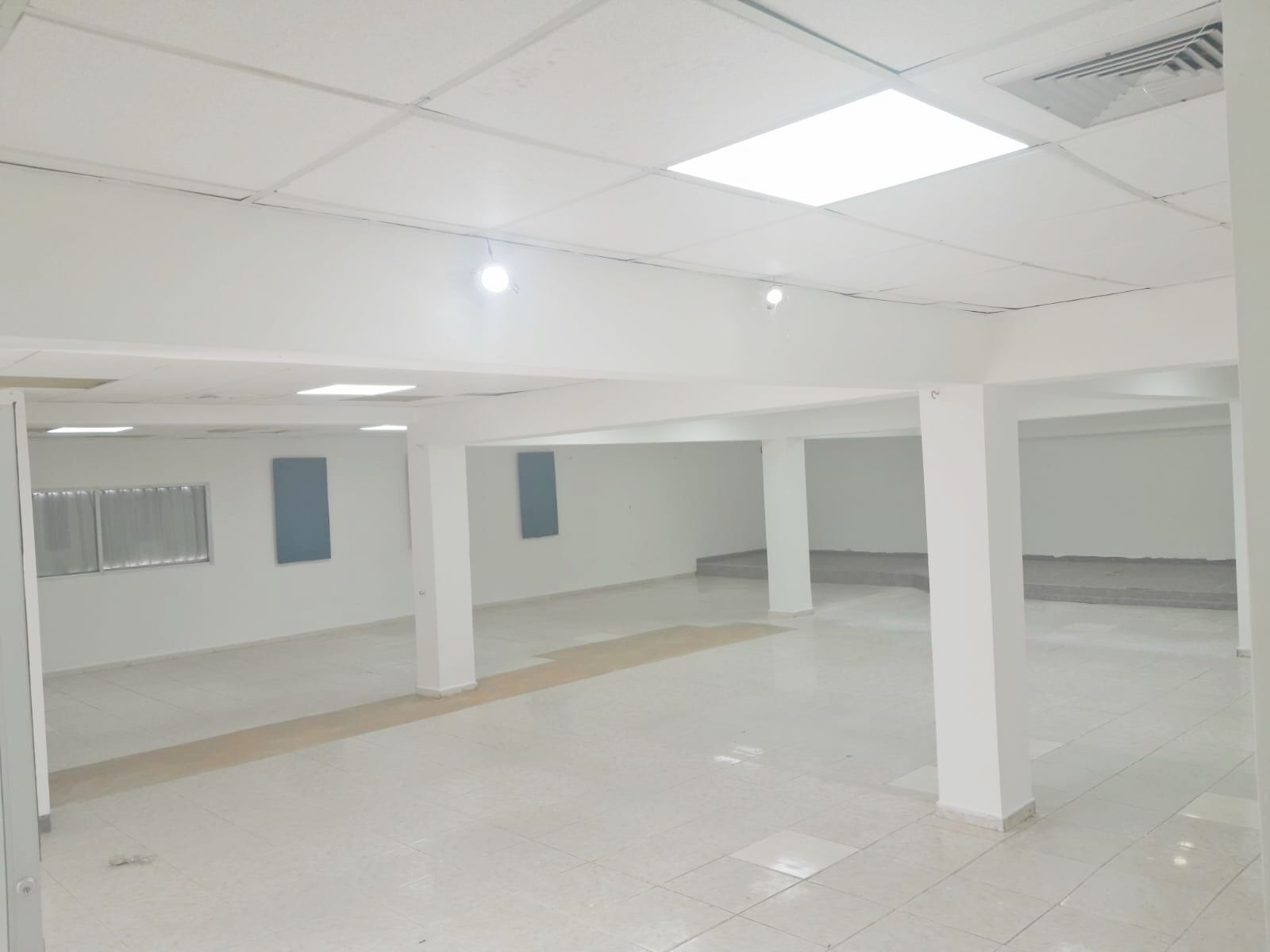 oficinas y locales comerciales - Local céntrico en Evaristo morales  1