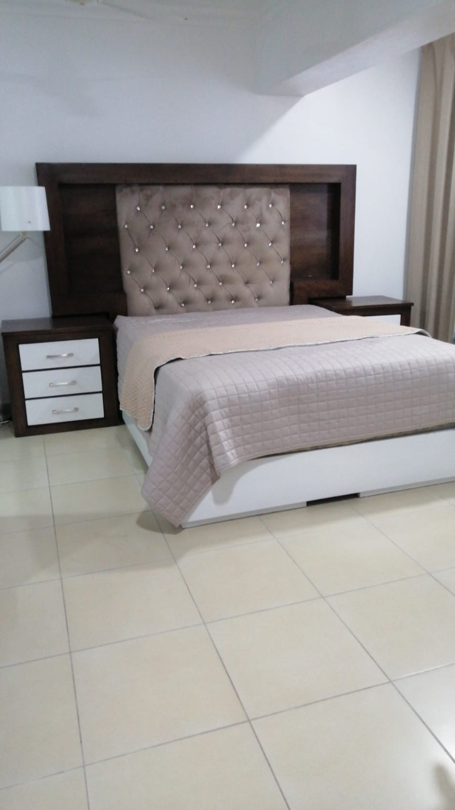 muebles y colchones - Se vende juego de habitación Queen 60x80 en Cedro 